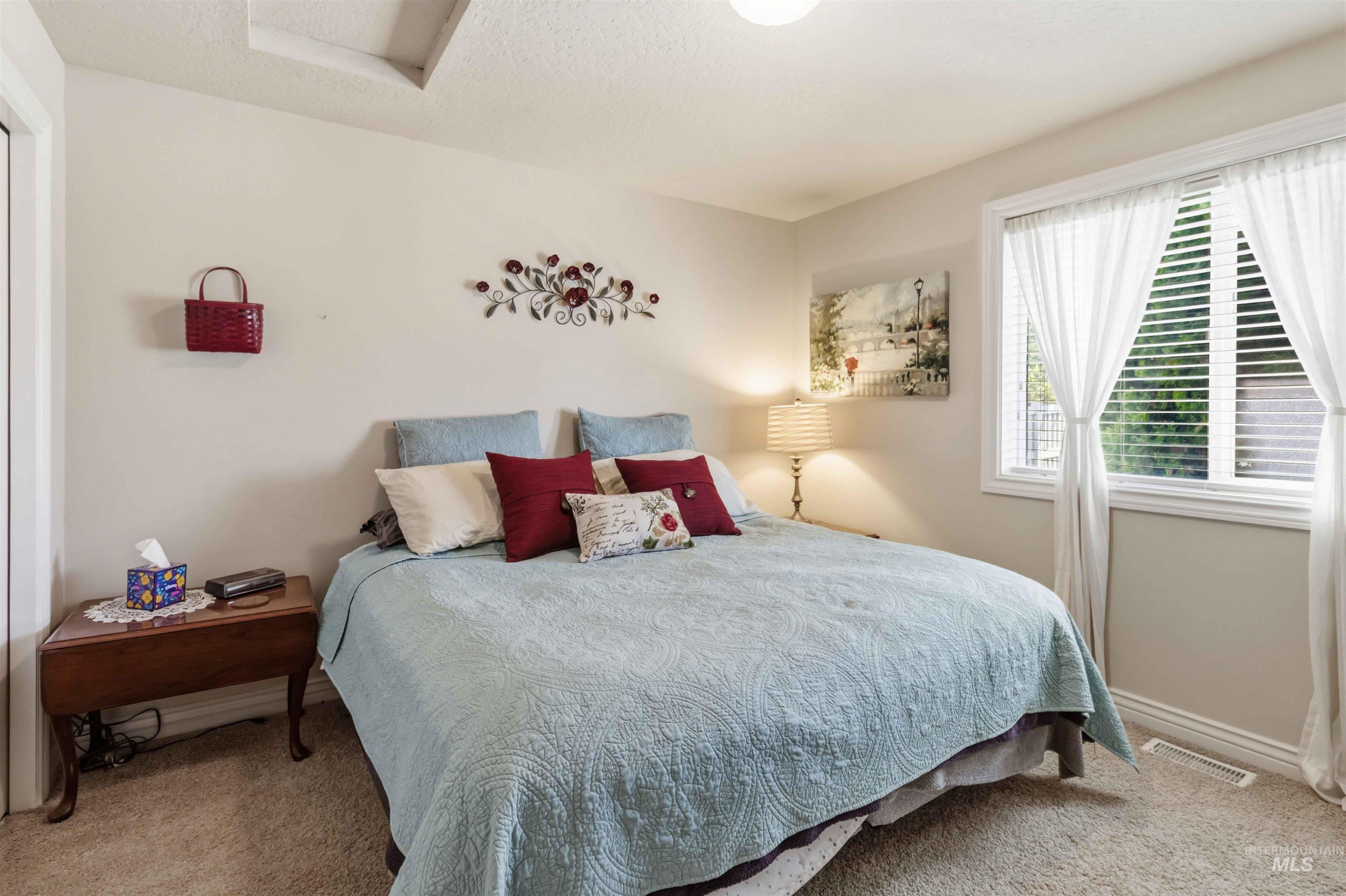 9701 W Penhurst Drive, Star, Idaho 83669, 4 Bedrooms, 3 Bathrooms, Residential For Sale, Price $620,000, 98986598