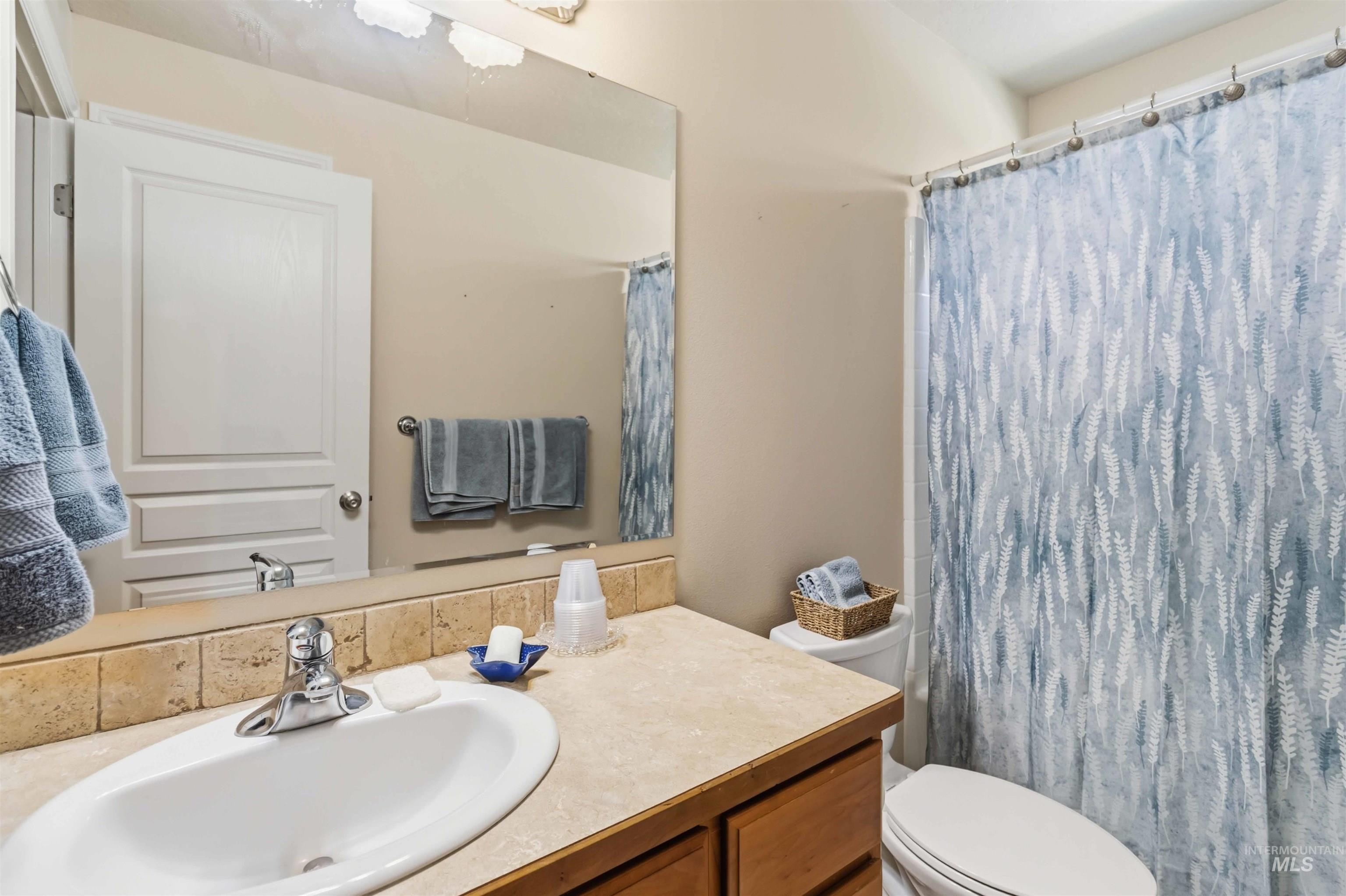 9701 W Penhurst Drive, Star, Idaho 83669, 4 Bedrooms, 3 Bathrooms, Residential For Sale, Price $620,000, 98986598