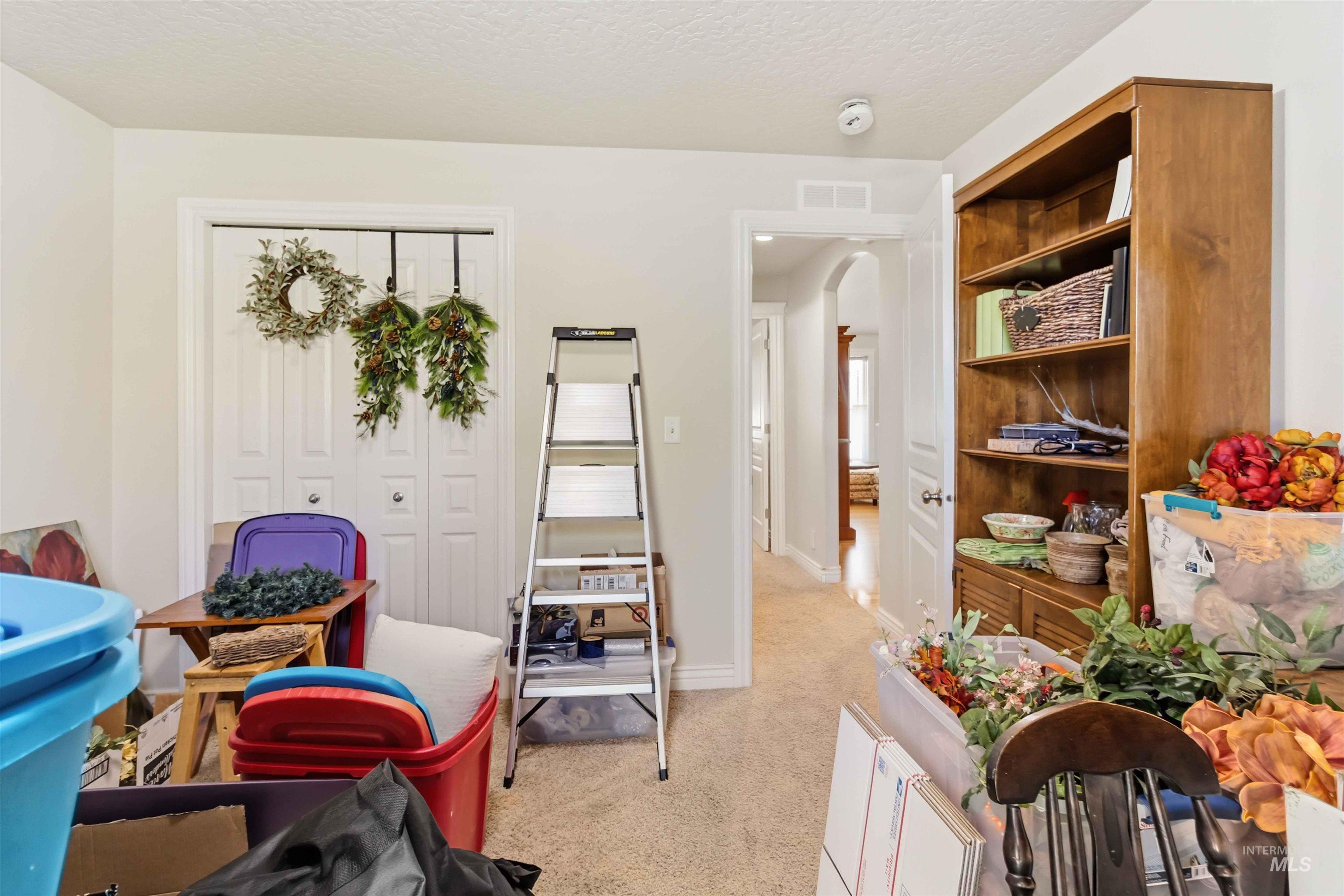 9701 W Penhurst Drive, Star, Idaho 83669, 4 Bedrooms, 3 Bathrooms, Residential For Sale, Price $620,000, 98986598