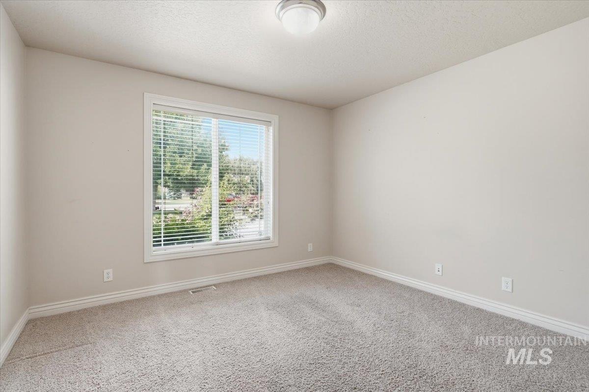 9701 W Penhurst Drive, Star, Idaho 83669, 4 Bedrooms, 3 Bathrooms, Residential For Sale, Price $599,900, 98986598