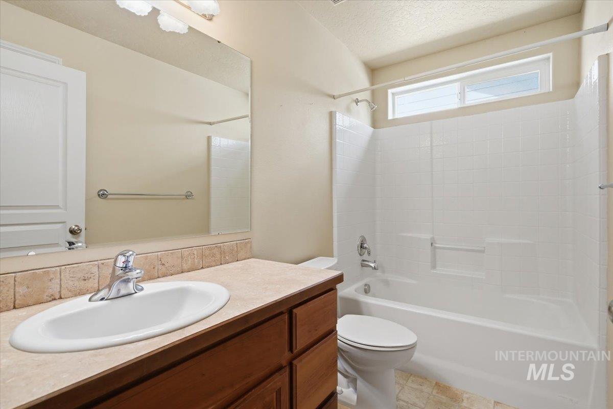 9701 W Penhurst Drive, Star, Idaho 83669, 4 Bedrooms, 3 Bathrooms, Residential For Sale, Price $599,900, 98986598