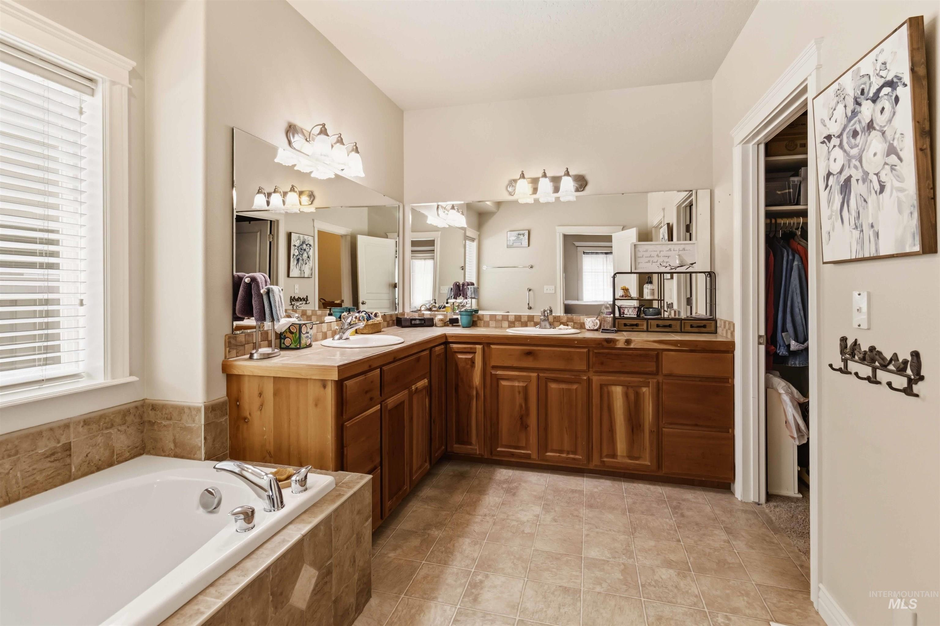 9701 W Penhurst Drive, Star, Idaho 83669, 4 Bedrooms, 3 Bathrooms, Residential For Sale, Price $620,000, 98986598