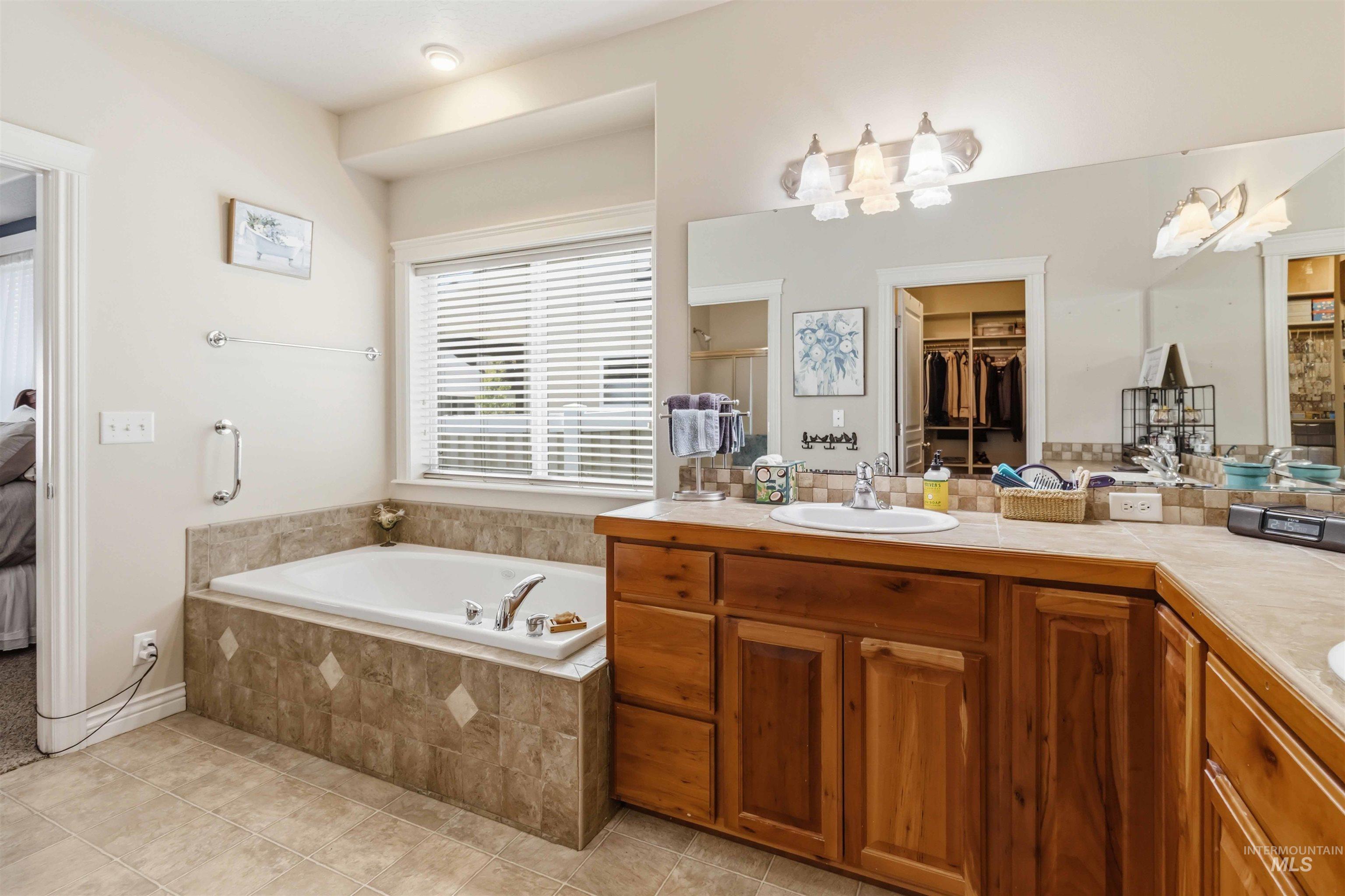 9701 W Penhurst Drive, Star, Idaho 83669, 4 Bedrooms, 3 Bathrooms, Residential For Sale, Price $620,000, 98986598