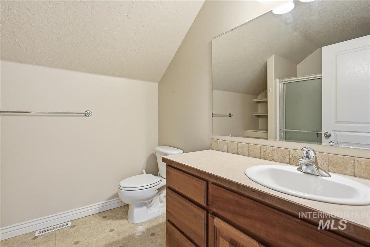 9701 W Penhurst Drive, Star, Idaho 83669, 4 Bedrooms, 3 Bathrooms, Residential For Sale, Price $599,900, 98986598