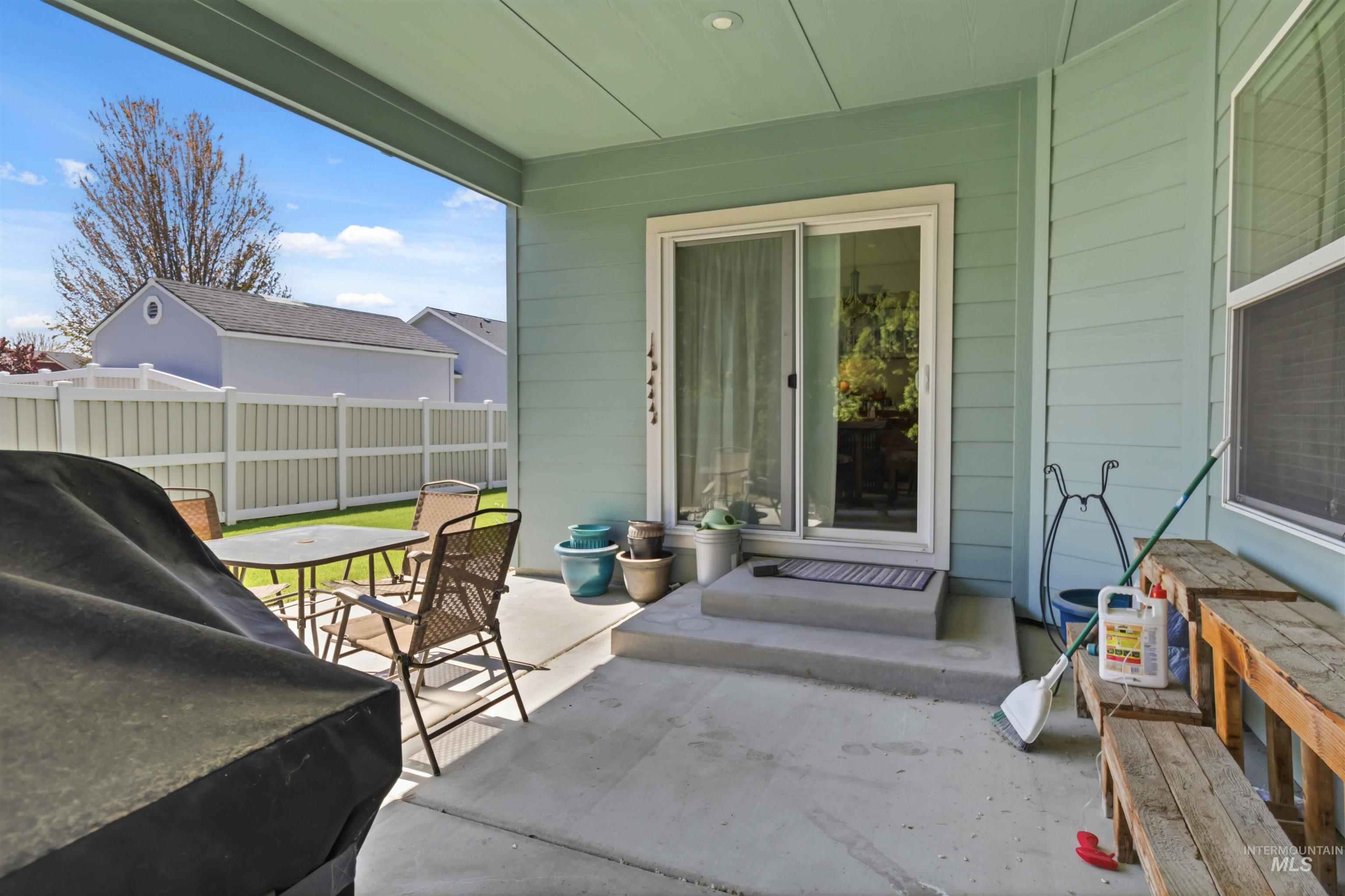 9701 W Penhurst Drive, Star, Idaho 83669, 4 Bedrooms, 3 Bathrooms, Residential For Sale, Price $620,000, 98986598
