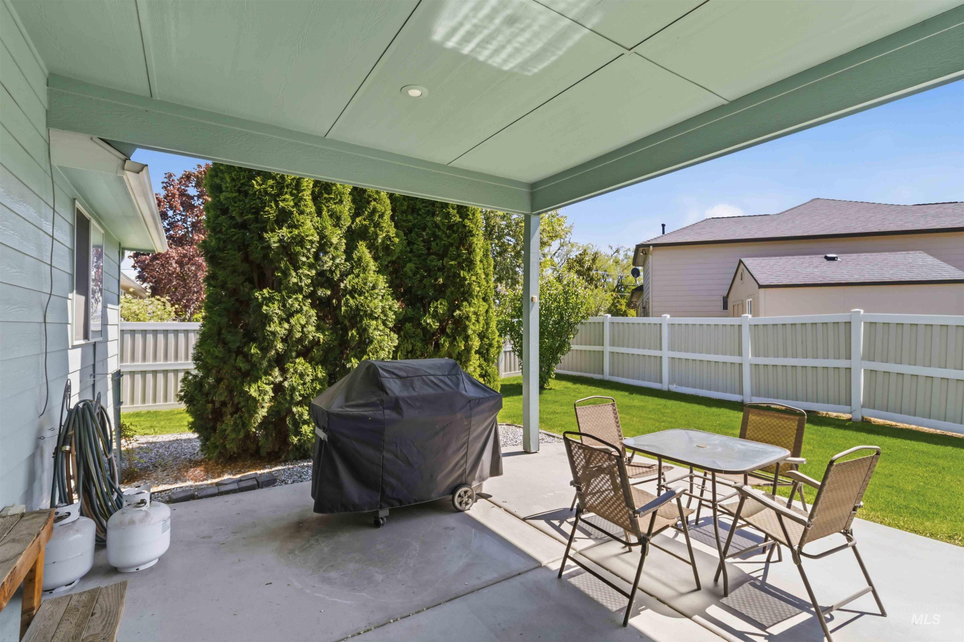 9701 W Penhurst Drive, Star, Idaho 83669, 4 Bedrooms, 3 Bathrooms, Residential For Sale, Price $620,000, 98986598