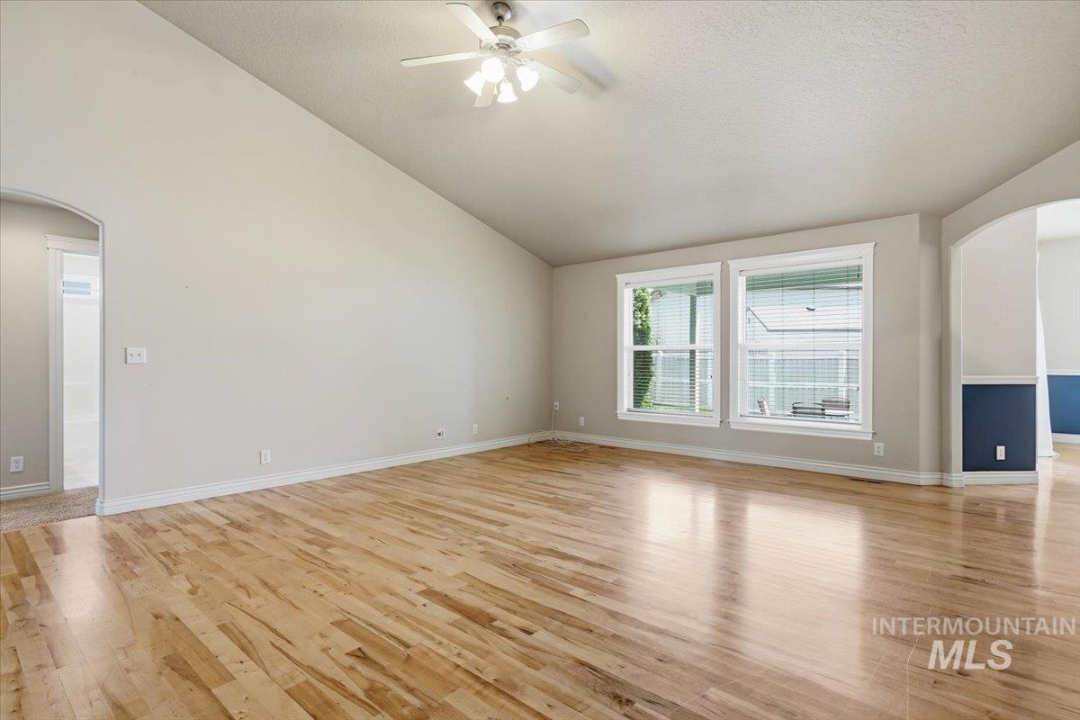 9701 W Penhurst Drive, Star, Idaho 83669, 4 Bedrooms, 3 Bathrooms, Residential For Sale, Price $599,900, 98986598