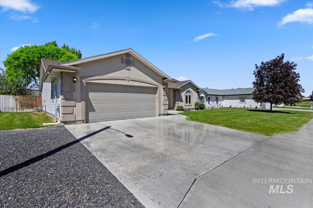1495 North Pointe Drive, Twin Falls, Idaho 83301, 3 Bedrooms, 2 Bathrooms, Residential For Sale, Price $394,900, 98986599