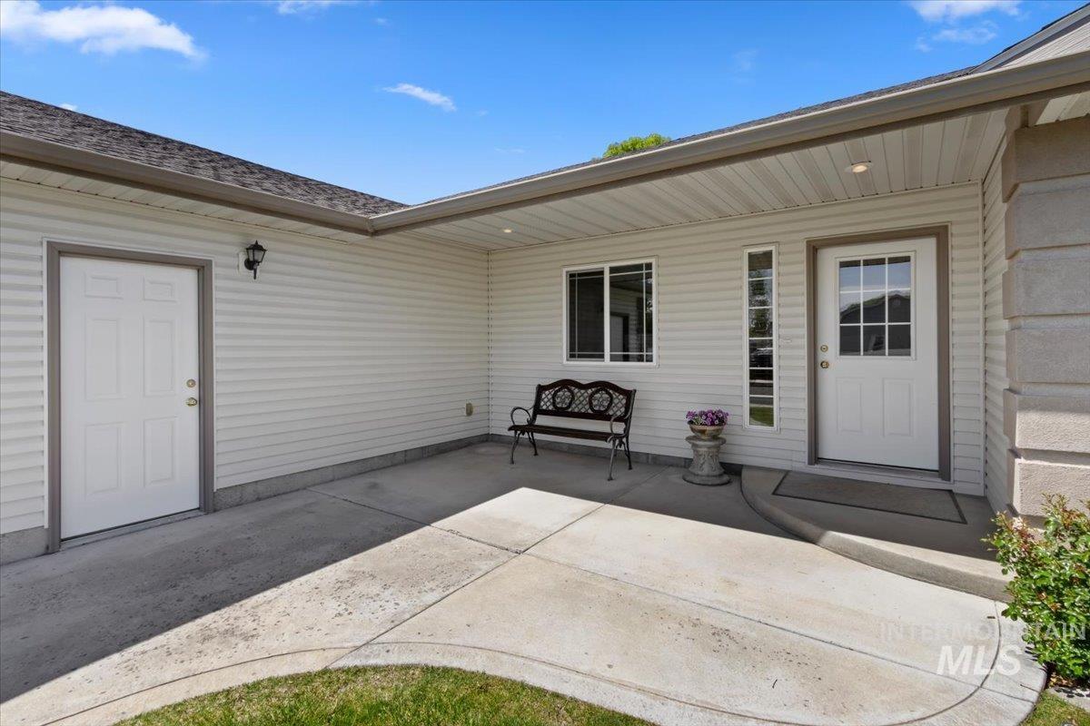 1495 North Pointe Drive, Twin Falls, Idaho 83301, 3 Bedrooms, 2 Bathrooms, Residential For Sale, Price $394,900, 98986599