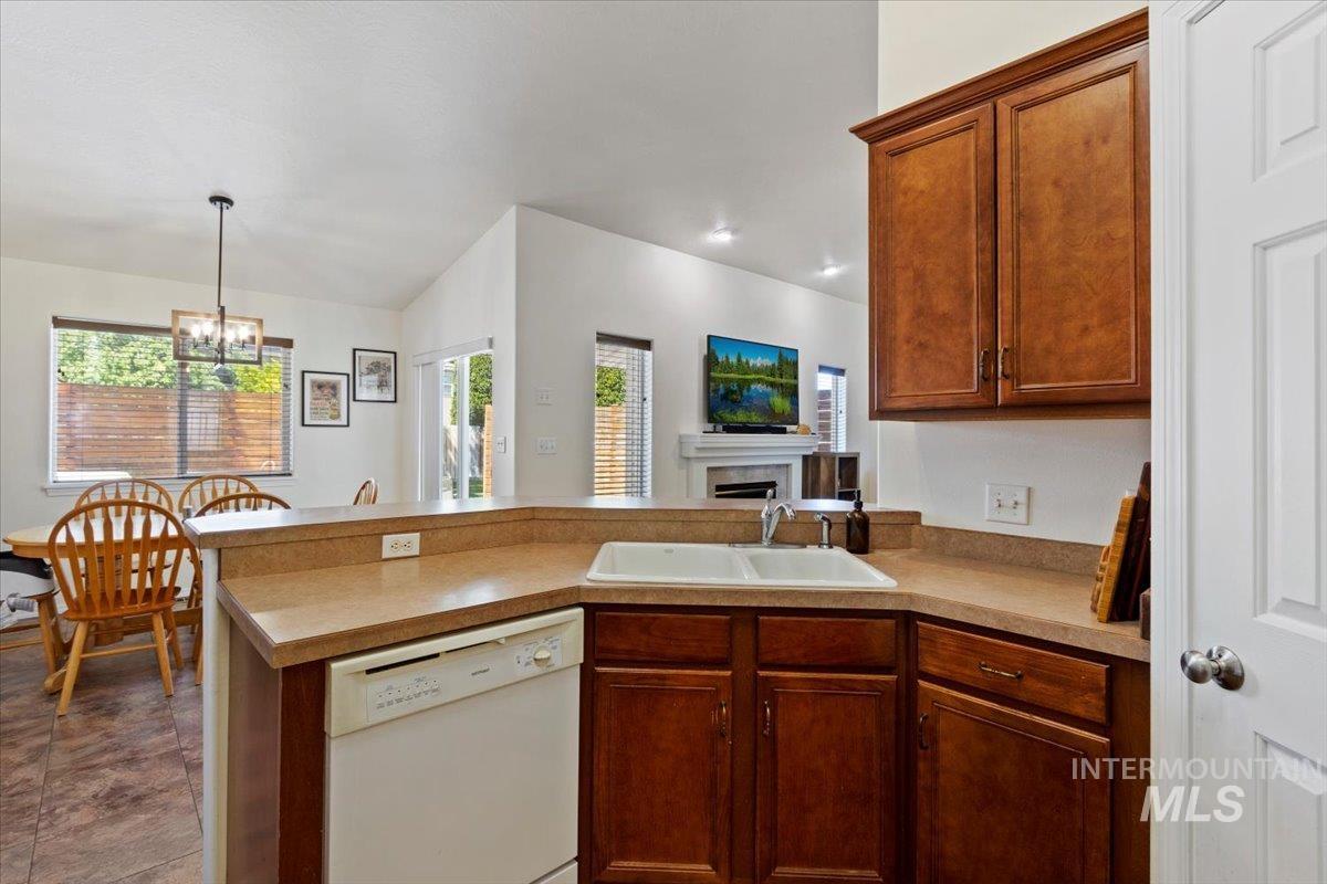 1495 North Pointe Drive, Twin Falls, Idaho 83301, 3 Bedrooms, 2 Bathrooms, Residential For Sale, Price $394,900, 98986599