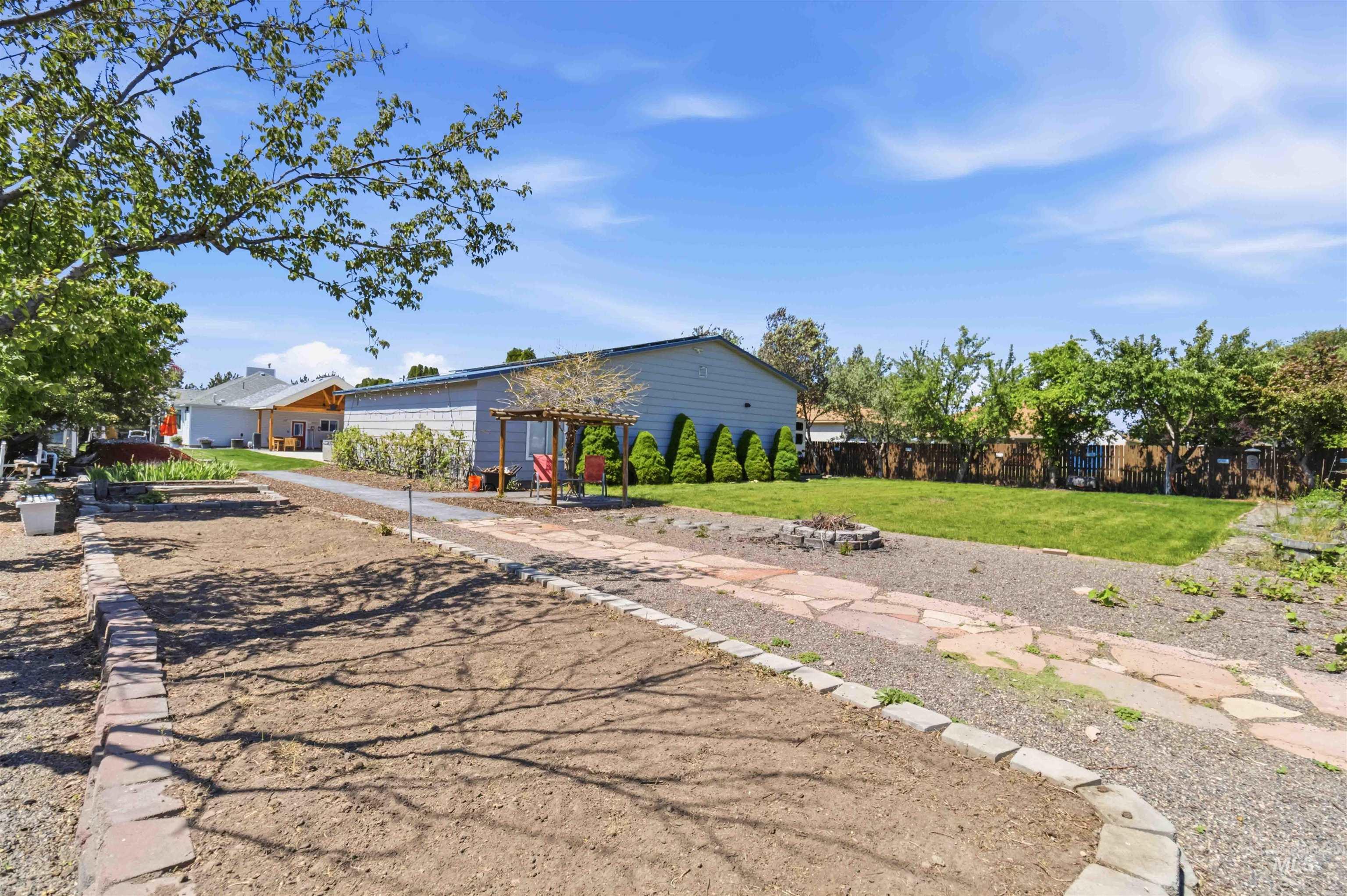 2926 Sunset Strip, Mountain Home, Idaho 83647, 3 Bedrooms, 2 Bathrooms, Residential For Sale, Price $618,900, 98986600