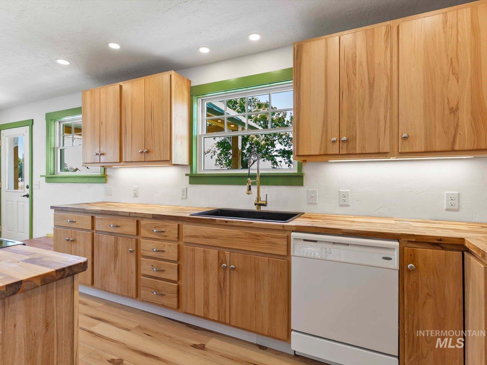 999 E. Sales Yard Rd, Emmett, Idaho 83617, 3 Bedrooms, 2 Bathrooms, Residential For Sale, Price $879,500, 98986602