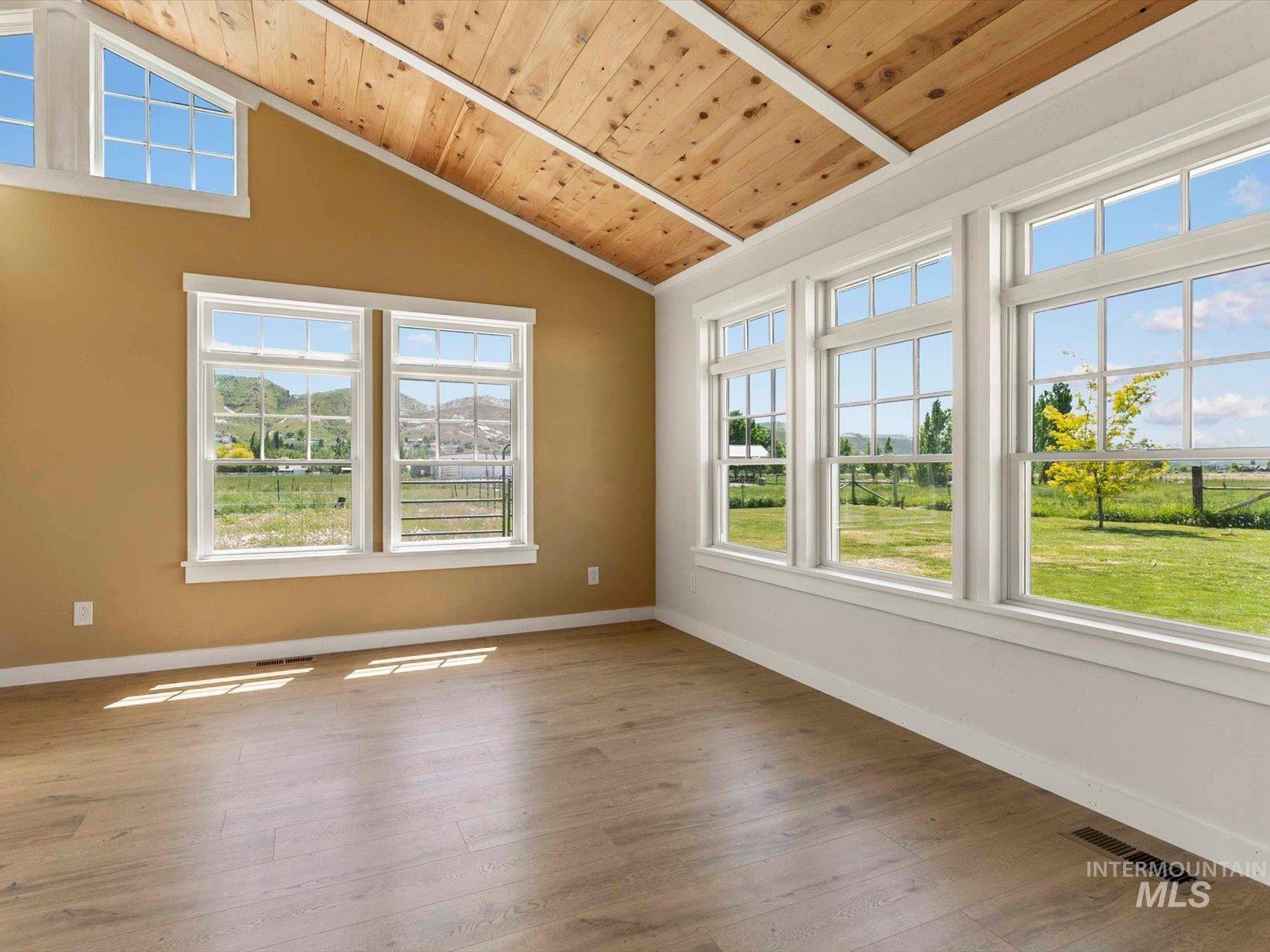 999 E. Sales Yard Rd, Emmett, Idaho 83617, 3 Bedrooms, 2 Bathrooms, Residential For Sale, Price $879,500, 98986602