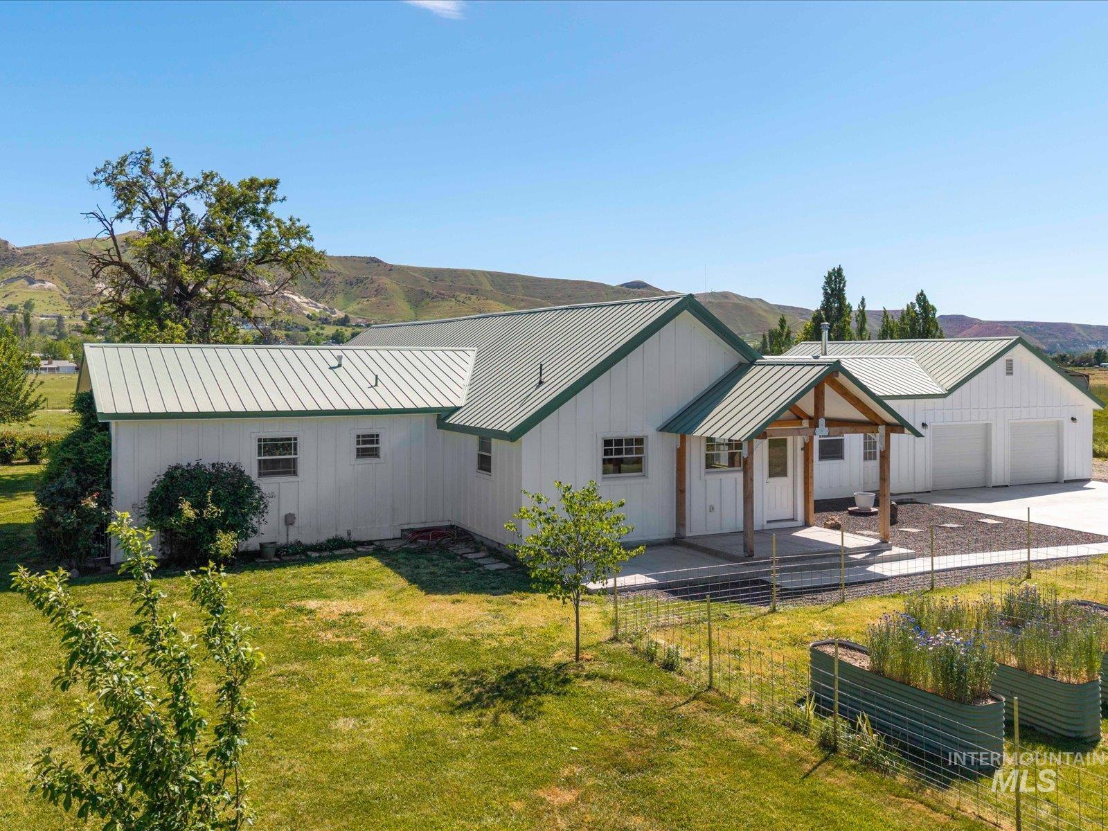 999 E. Sales Yard Rd, Emmett, Idaho 83617, 3 Bedrooms, 2 Bathrooms, Residential For Sale, Price $879,500, 98986602