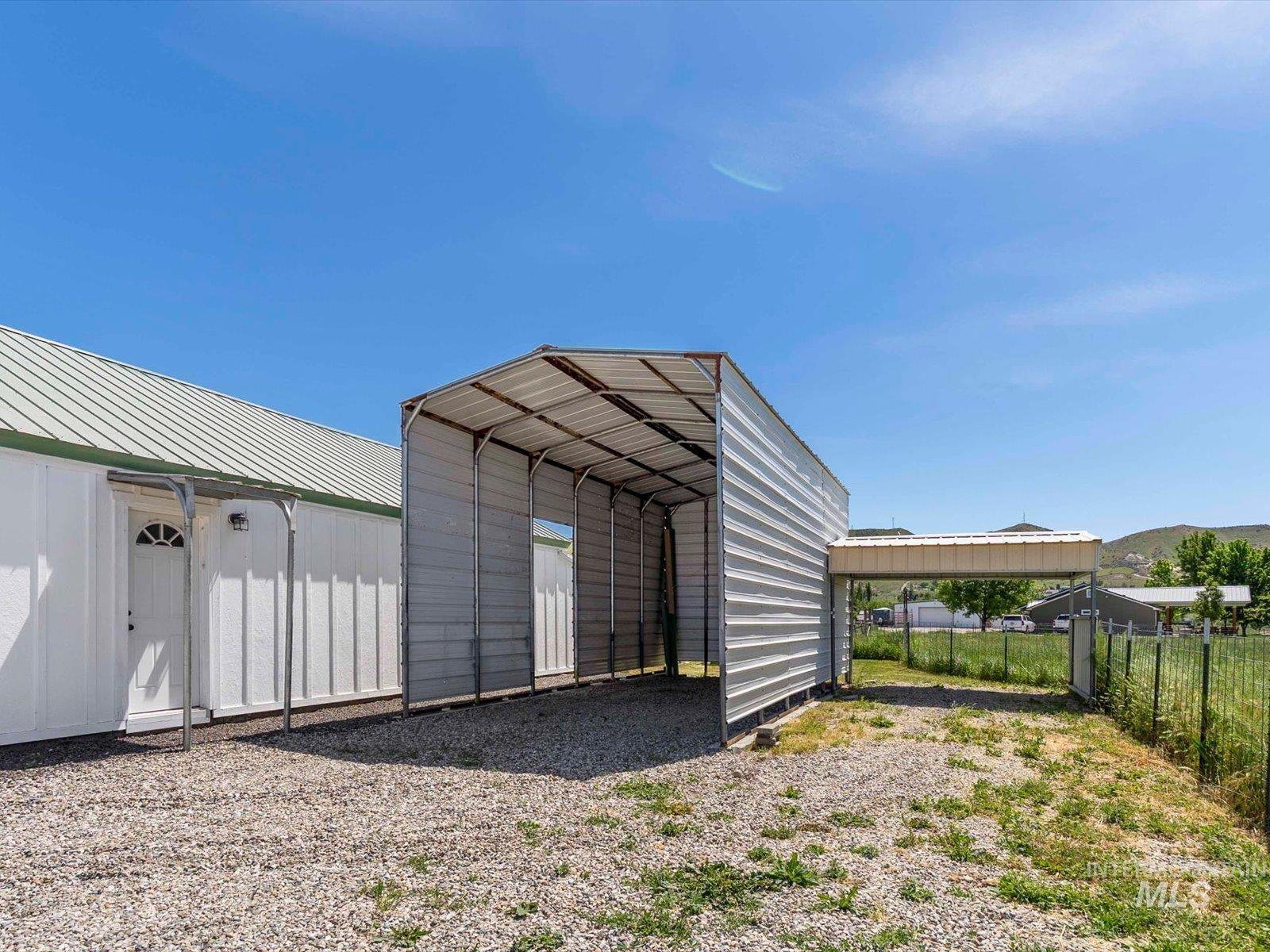 999 E. Sales Yard Rd, Emmett, Idaho 83617, 3 Bedrooms, 2 Bathrooms, Residential For Sale, Price $879,500, 98986602