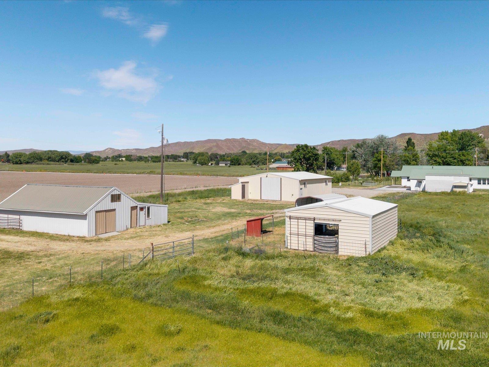 999 E. Sales Yard Rd, Emmett, Idaho 83617, 3 Bedrooms, 2 Bathrooms, Residential For Sale, Price $879,500, 98986602