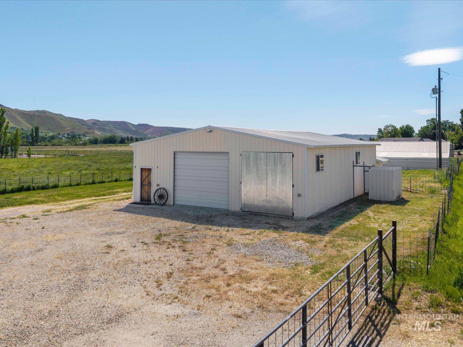 999 E. Sales Yard Rd, Emmett, Idaho 83617, 3 Bedrooms, 2 Bathrooms, Residential For Sale, Price $879,500, 98986602