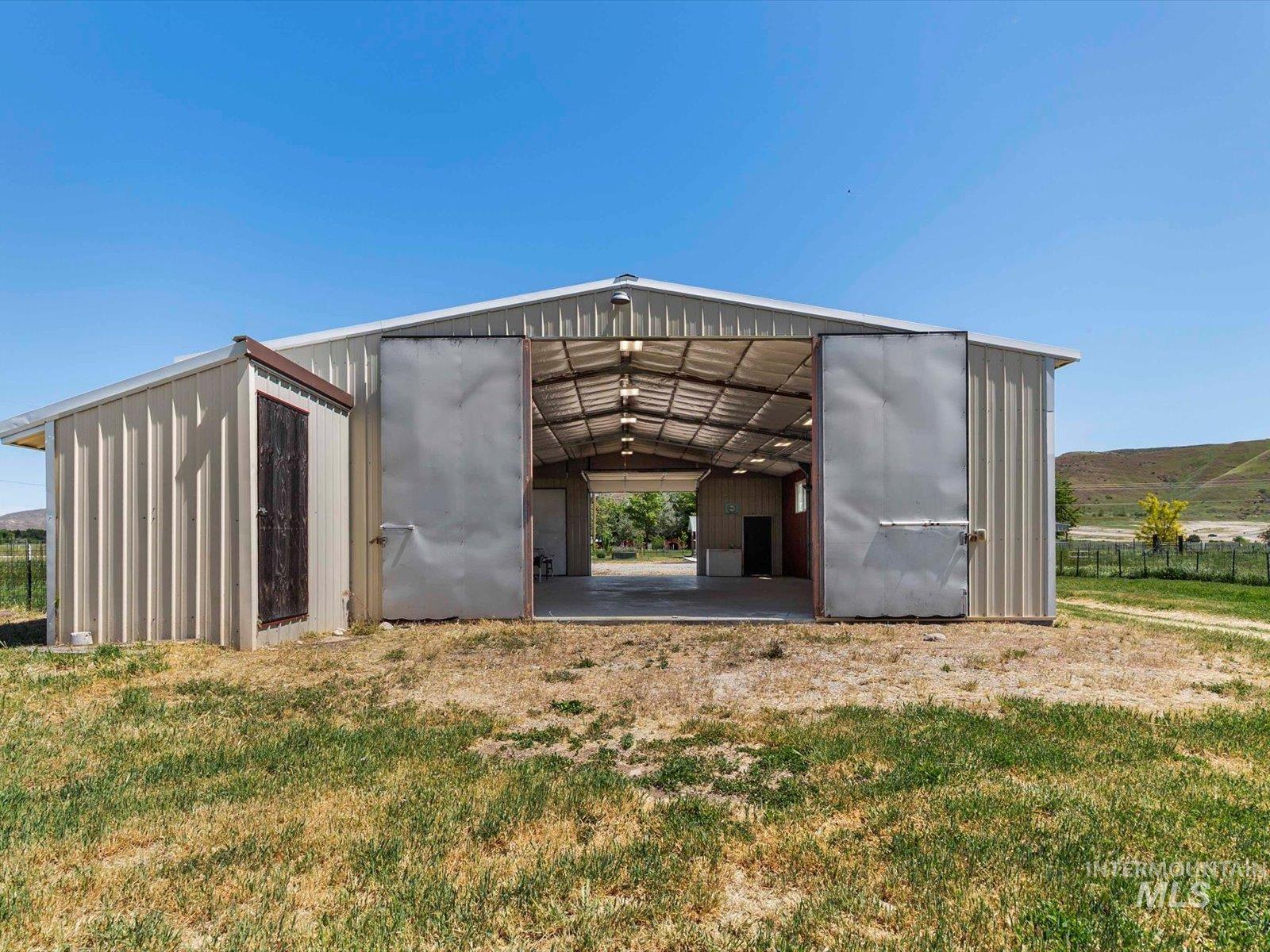 999 E. Sales Yard Rd, Emmett, Idaho 83617, 3 Bedrooms, 2 Bathrooms, Residential For Sale, Price $879,500, 98986602