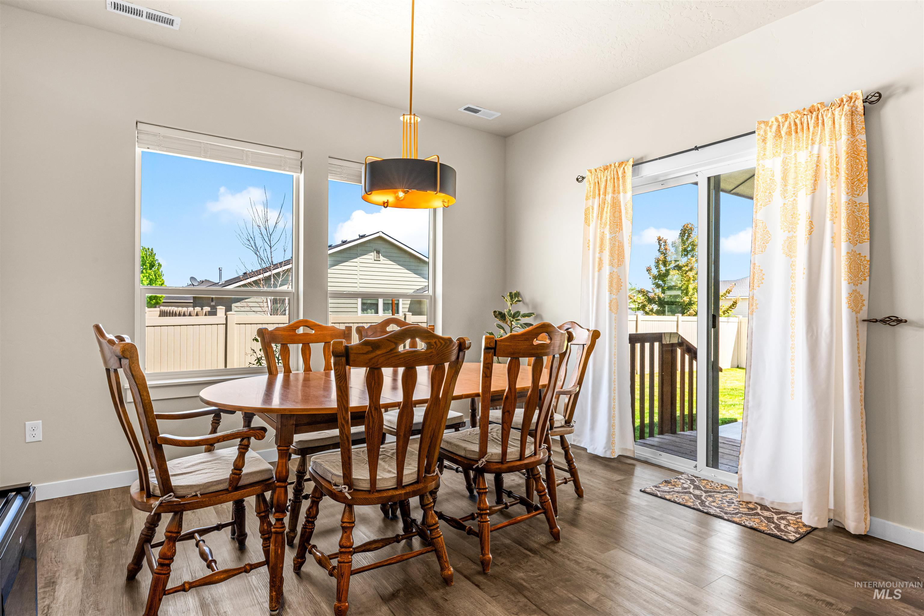 6738 S Memory Way, Meridian, Idaho 83642, 4 Bedrooms, 2 Bathrooms, Residential For Sale, Price $478,900, 98986605
