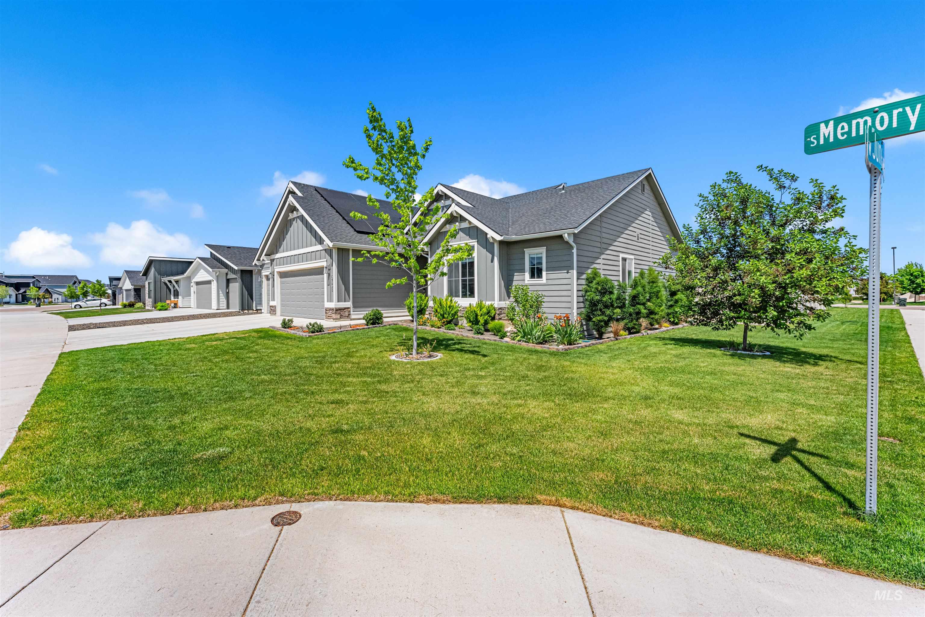 6738 S Memory Way, Meridian, Idaho 83642, 4 Bedrooms, 2 Bathrooms, Residential For Sale, Price $478,900, 98986605