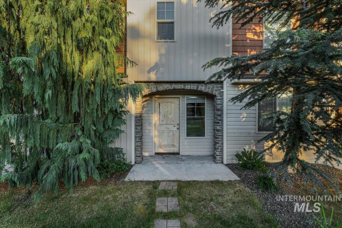 8704 W Pine Valley Ln, Boise, Idaho 83709, 3 Bedrooms, 2.5 Bathrooms, Residential For Sale, Price $345,900, 98986611