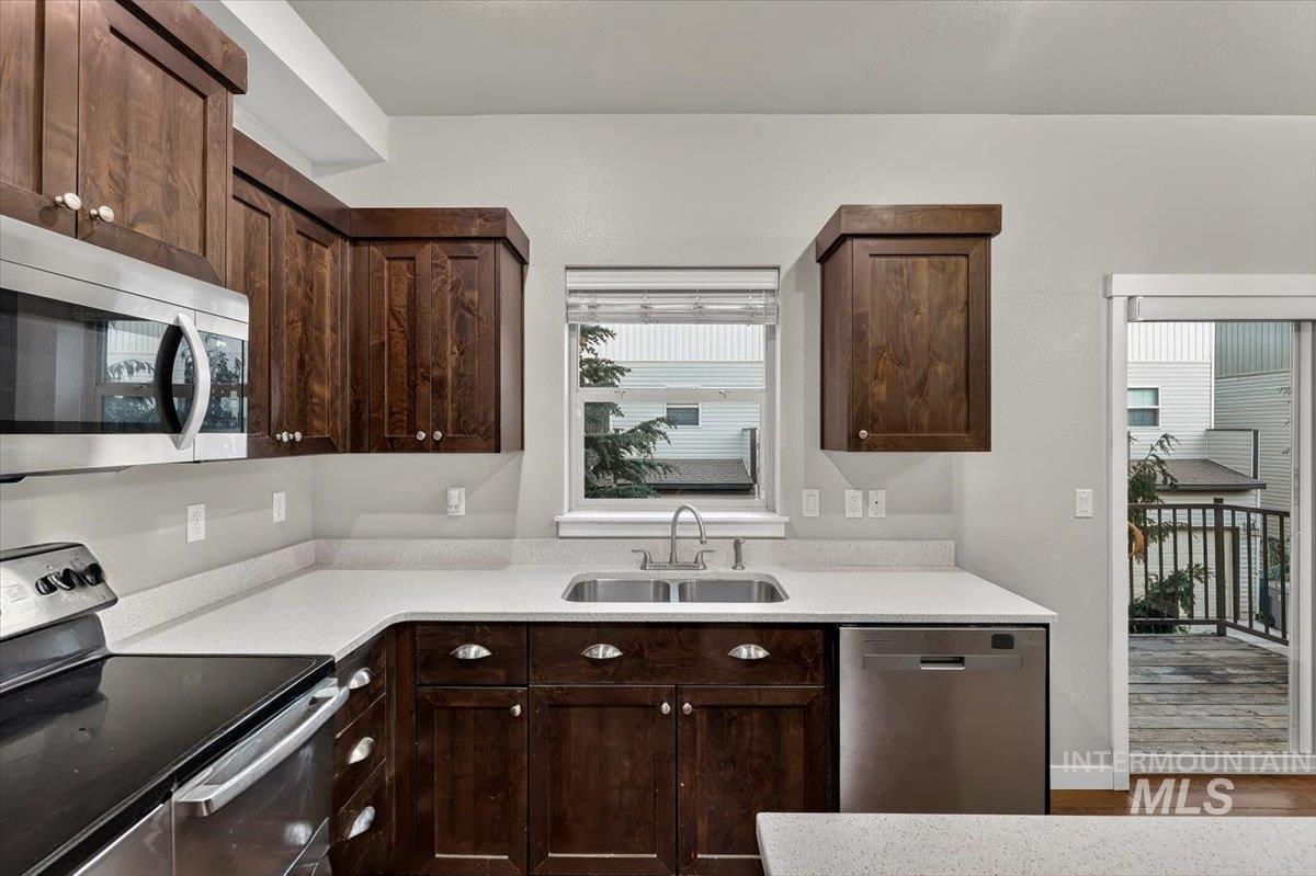 8704 W Pine Valley Ln, Boise, Idaho 83709, 3 Bedrooms, 2.5 Bathrooms, Residential For Sale, Price $345,900, 98986611