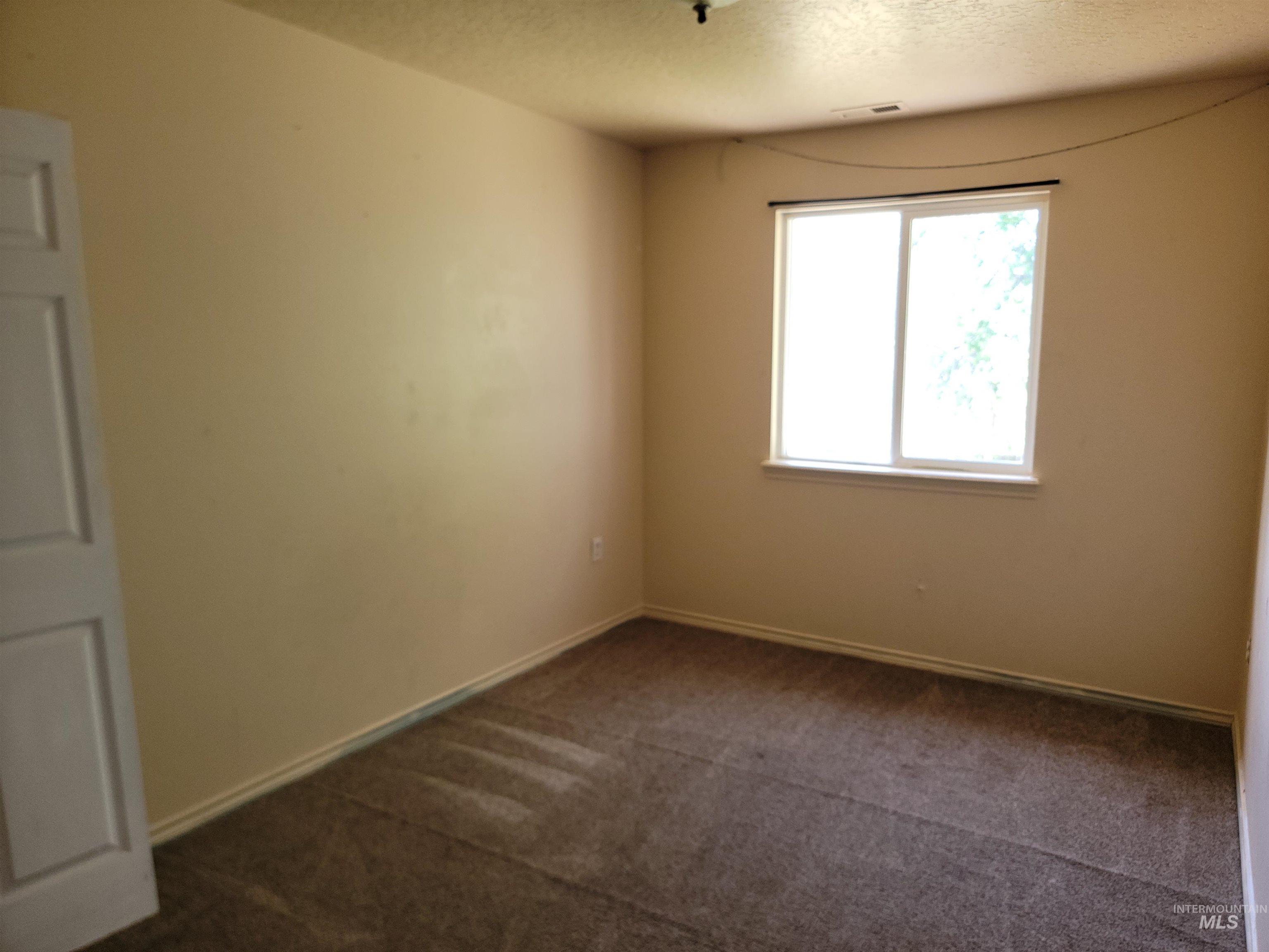 217 & 219 20Th Ave N, Nampa, Idaho 83687-4455, 3 Bedrooms, 1.5 Bathrooms, Residential Income For Sale, Price $649,000,MLS 98986615
