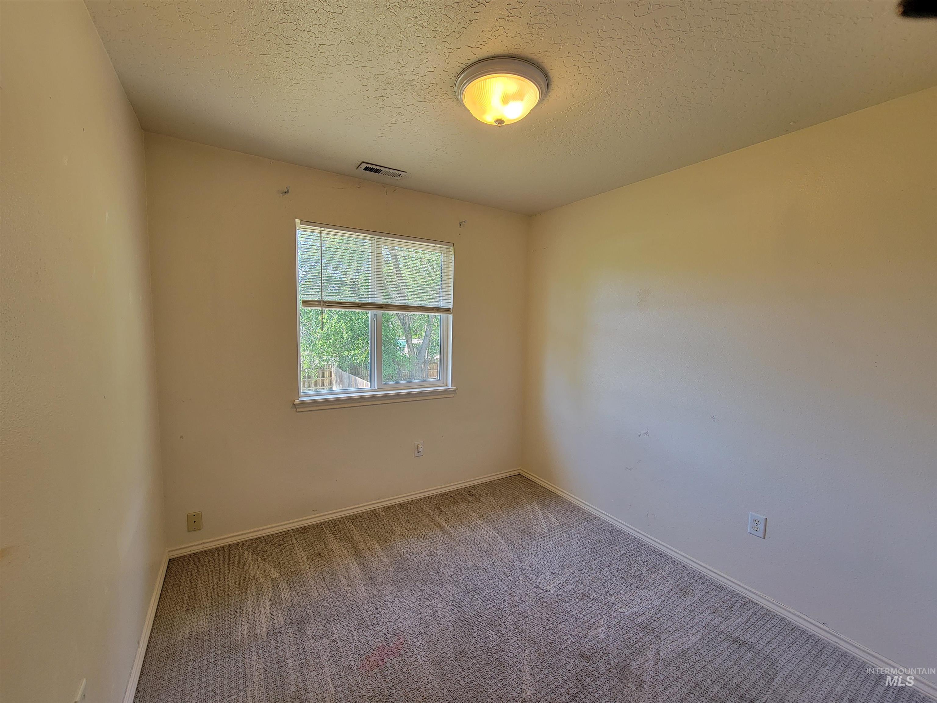 217 & 219 20Th Ave N, Nampa, Idaho 83687-4455, 3 Bedrooms, 1.5 Bathrooms, Residential Income For Sale, Price $649,000,MLS 98986615