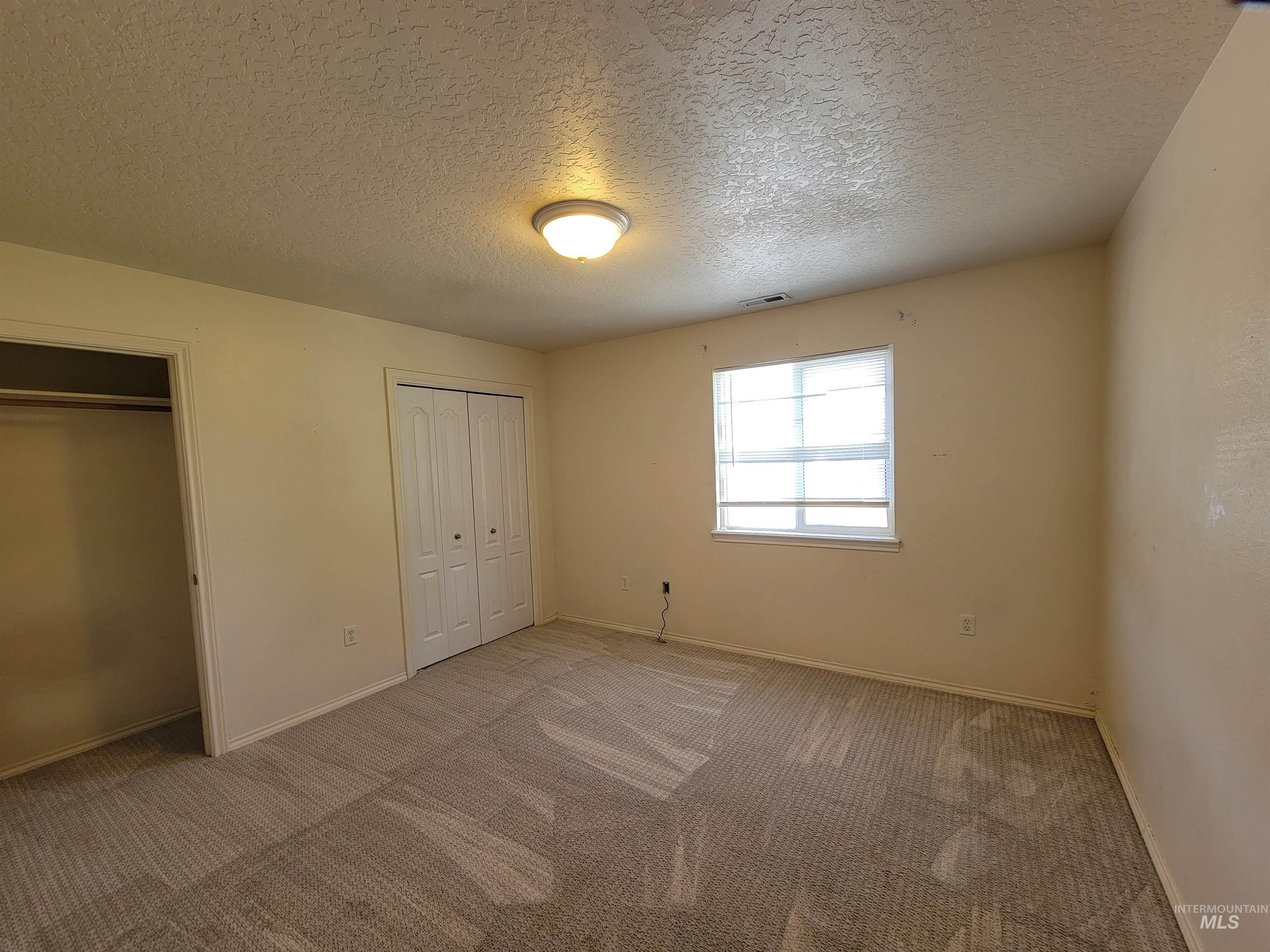 217 & 219 20Th Ave N, Nampa, Idaho 83687-4455, 3 Bedrooms, 1.5 Bathrooms, Residential Income For Sale, Price $649,000,MLS 98986615