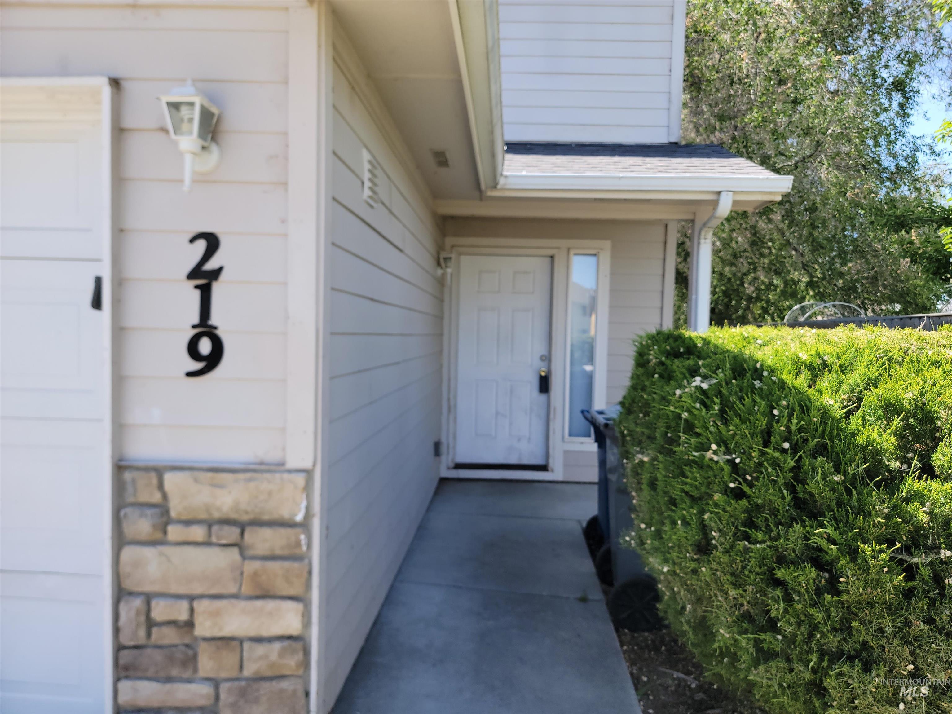 217 & 219 20Th Ave N, Nampa, Idaho 83687-4455, 3 Bedrooms, 1.5 Bathrooms, Residential Income For Sale, Price $649,000,MLS 98986615