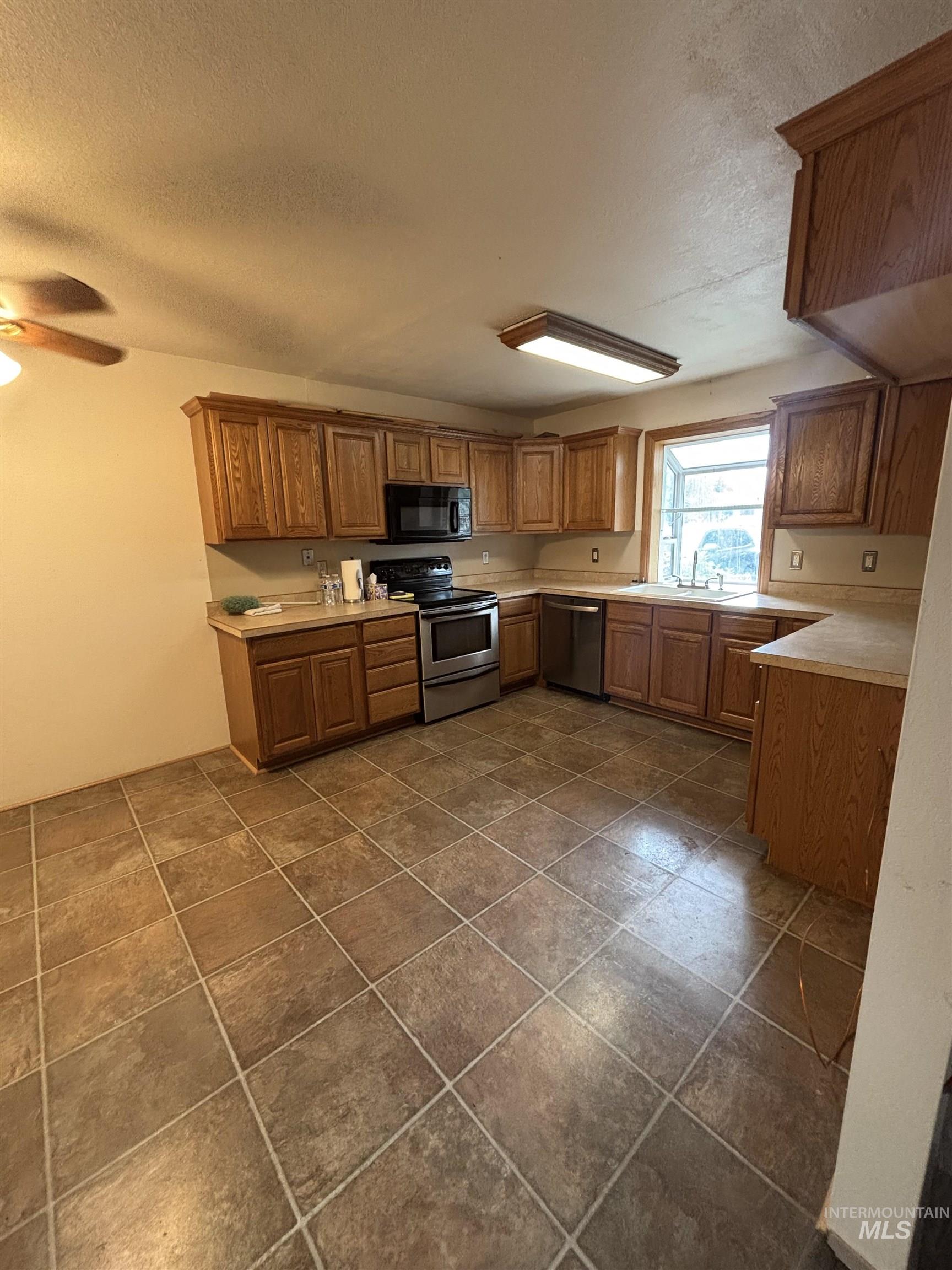 526 E 16th Ave., Jerome, Idaho 83338, 2 Bedrooms, 2 Bathrooms, Residential For Sale, Price $283,750, 98986622