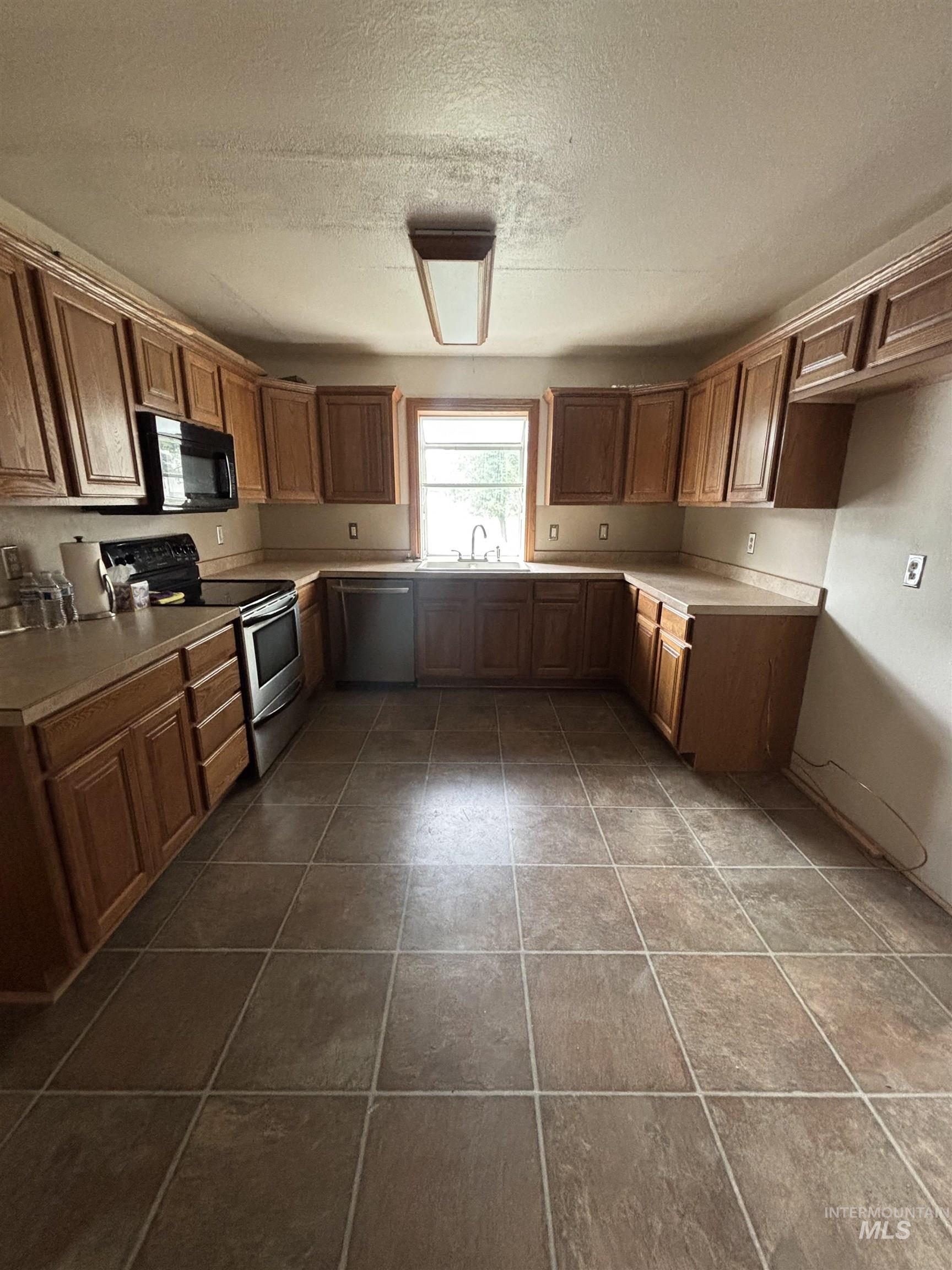 526 E 16th Ave., Jerome, Idaho 83338, 2 Bedrooms, 2 Bathrooms, Residential For Sale, Price $283,750, 98986622