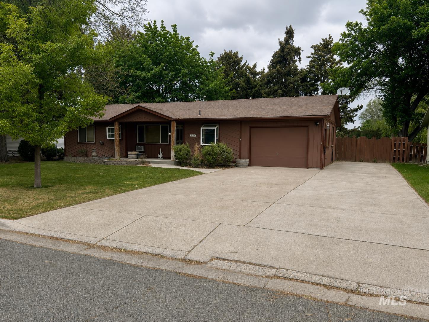 526 E 16th Ave., Jerome, Idaho 83338, 2 Bedrooms, 2 Bathrooms, Residential For Sale, Price $283,750, 98986622
