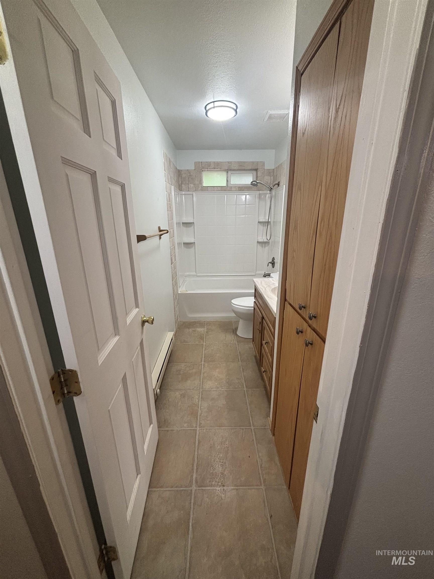 526 E 16th Ave., Jerome, Idaho 83338, 2 Bedrooms, 2 Bathrooms, Residential For Sale, Price $283,750, 98986622