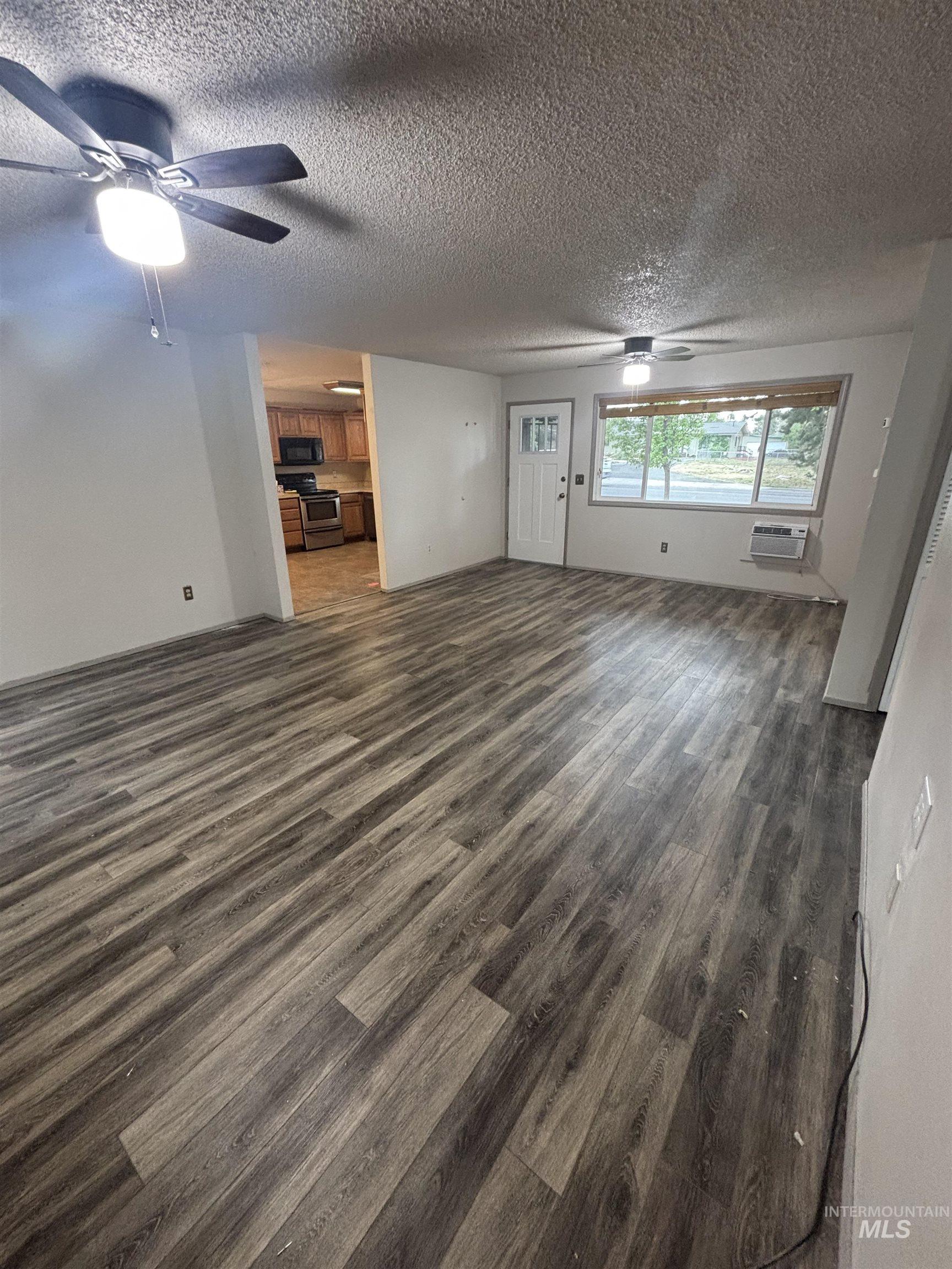 526 E 16th Ave., Jerome, Idaho 83338, 2 Bedrooms, 2 Bathrooms, Residential For Sale, Price $283,750, 98986622