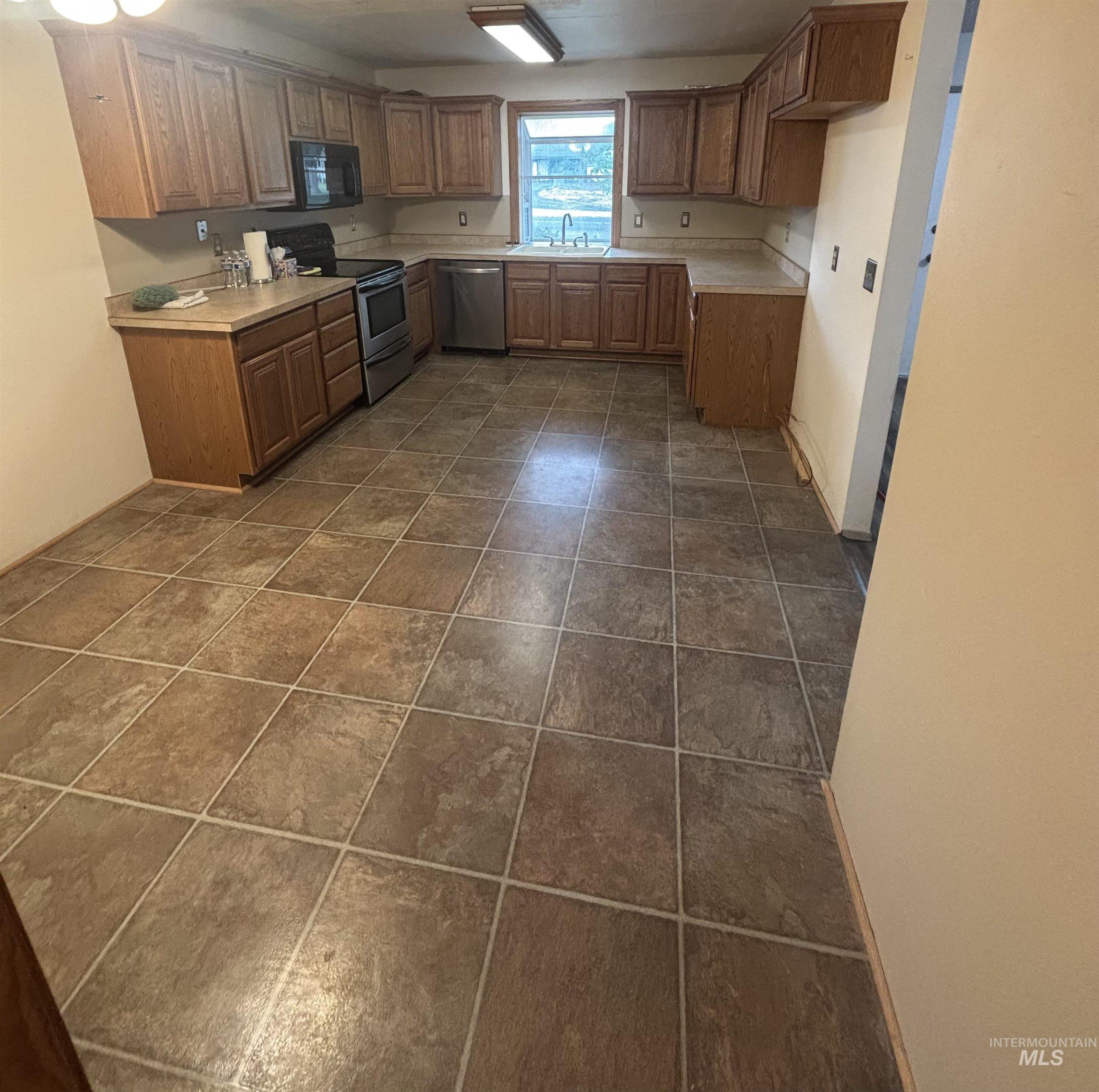 526 E 16th Ave., Jerome, Idaho 83338, 2 Bedrooms, 2 Bathrooms, Residential For Sale, Price $283,750, 98986622