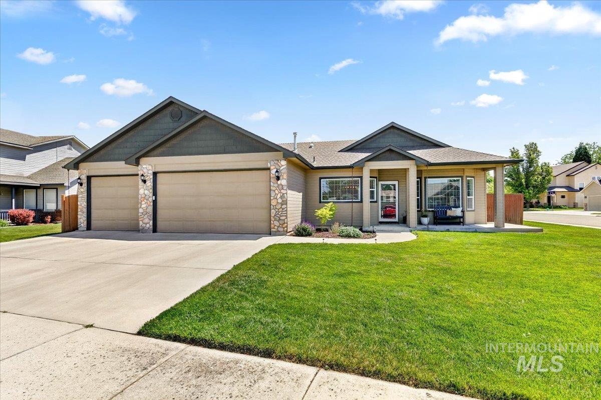 714 W Calderwood St, Meridian, Idaho 83642, 4 Bedrooms, 2.5 Bathrooms, Residential For Sale, Price $499,900, 98986623