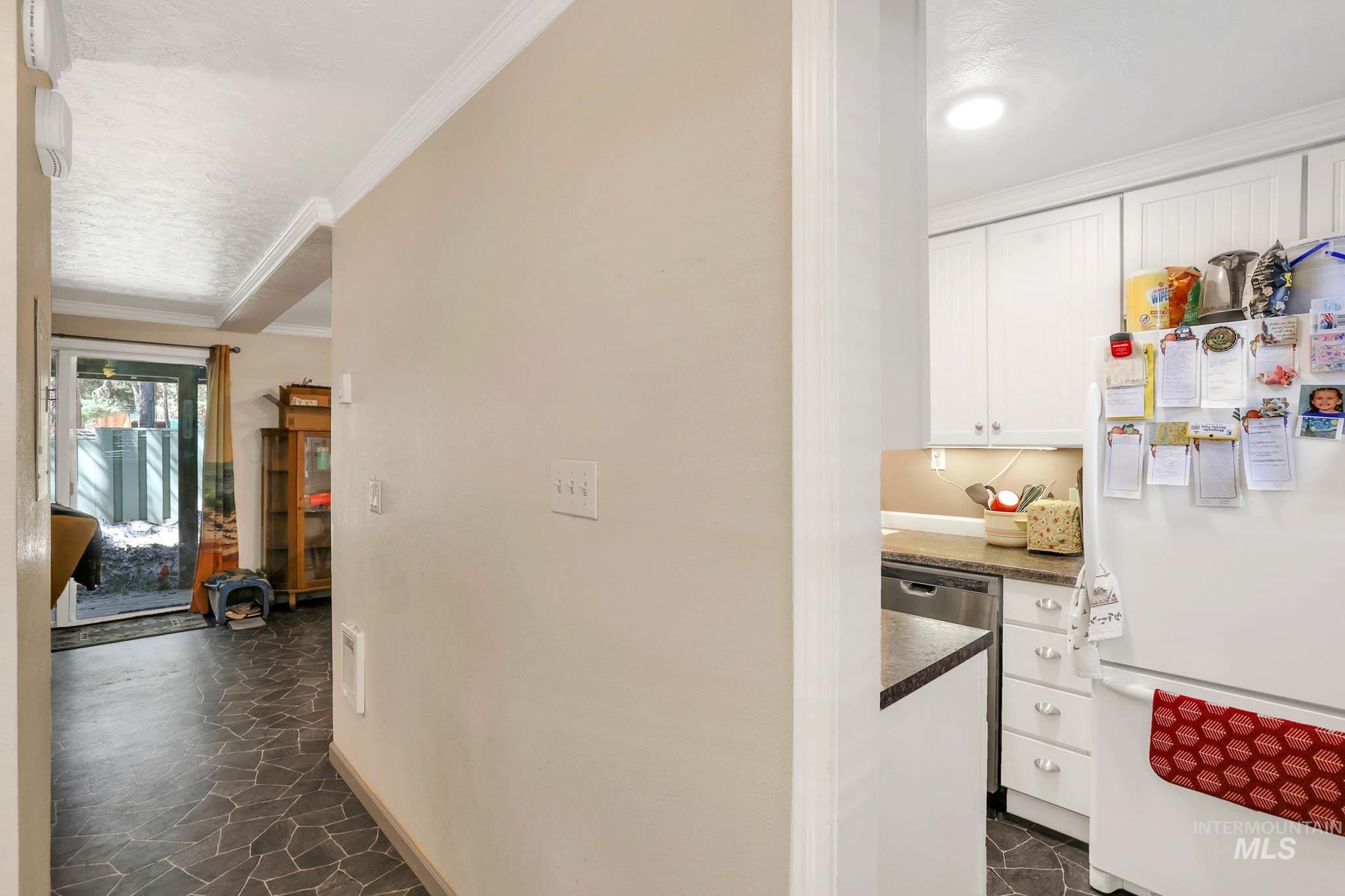 301 N Mission Street, McCall, Idaho 83638, 2 Bedrooms, 1.5 Bathrooms, Residential For Sale, Price $429,000, 98986625
