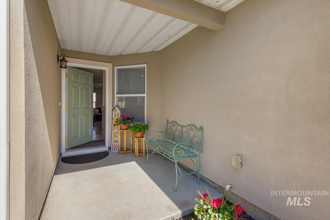 214 Parkmont Way, Caldwell, Idaho 83605, 3 Bedrooms, 2 Bathrooms, Residential For Sale, Price $345,000, 98986630