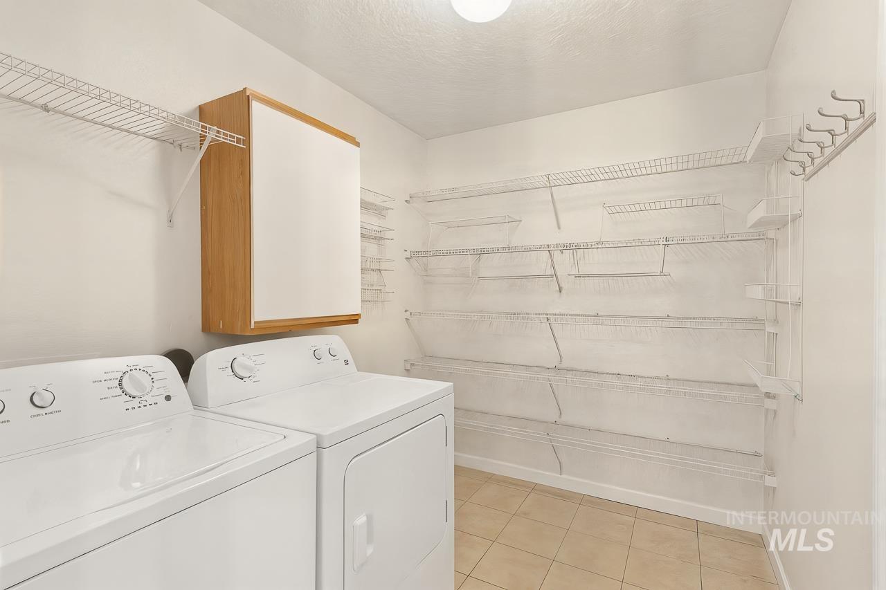 214 Parkmont Way, Caldwell, Idaho 83605, 3 Bedrooms, 2 Bathrooms, Residential For Sale, Price $345,000, 98986630