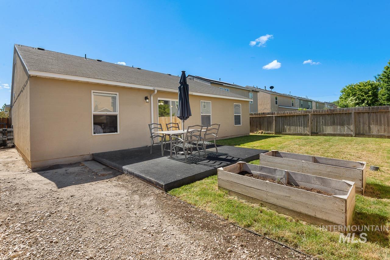 214 Parkmont Way, Caldwell, Idaho 83605, 3 Bedrooms, 2 Bathrooms, Residential For Sale, Price $345,000, 98986630