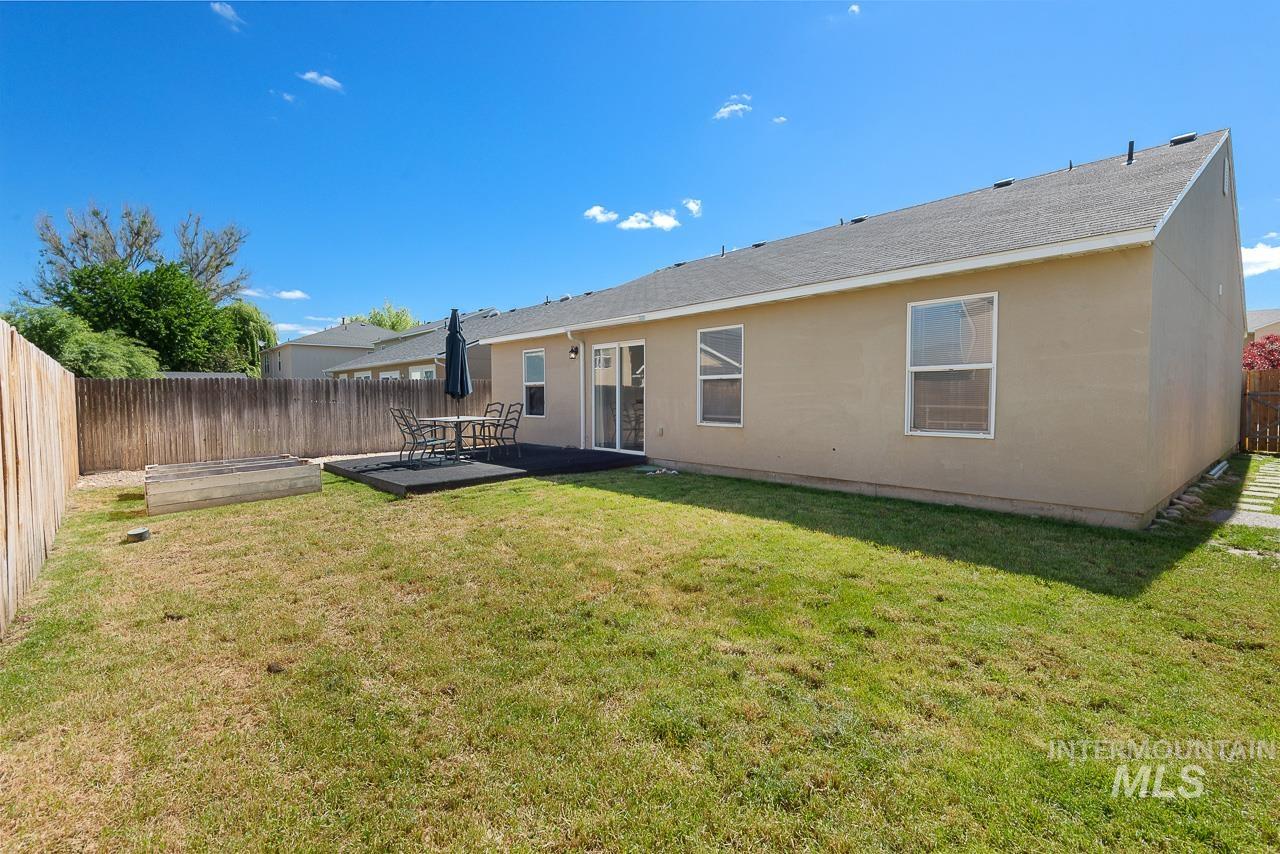 214 Parkmont Way, Caldwell, Idaho 83605, 3 Bedrooms, 2 Bathrooms, Residential For Sale, Price $345,000, 98986630