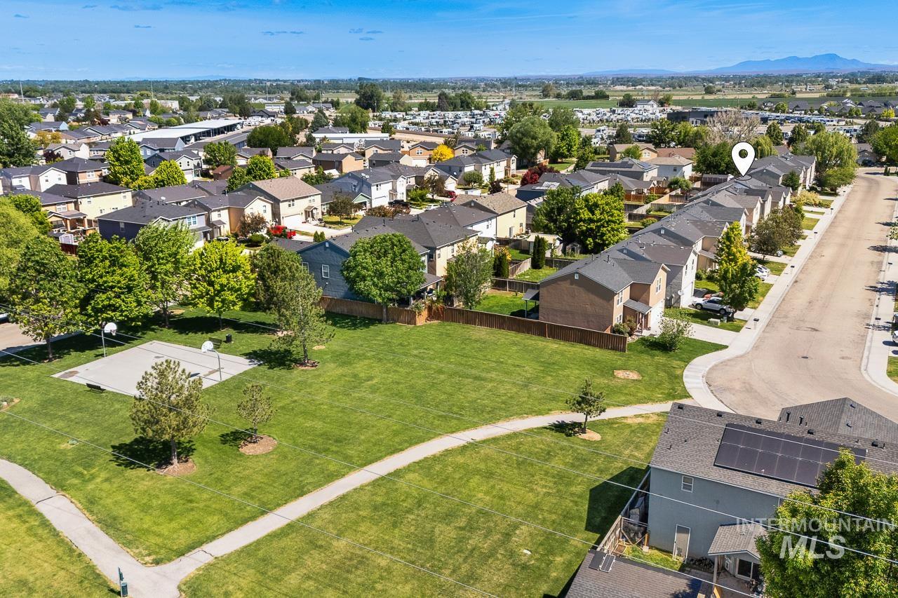 214 Parkmont Way, Caldwell, Idaho 83605, 3 Bedrooms, 2 Bathrooms, Residential For Sale, Price $345,000, 98986630
