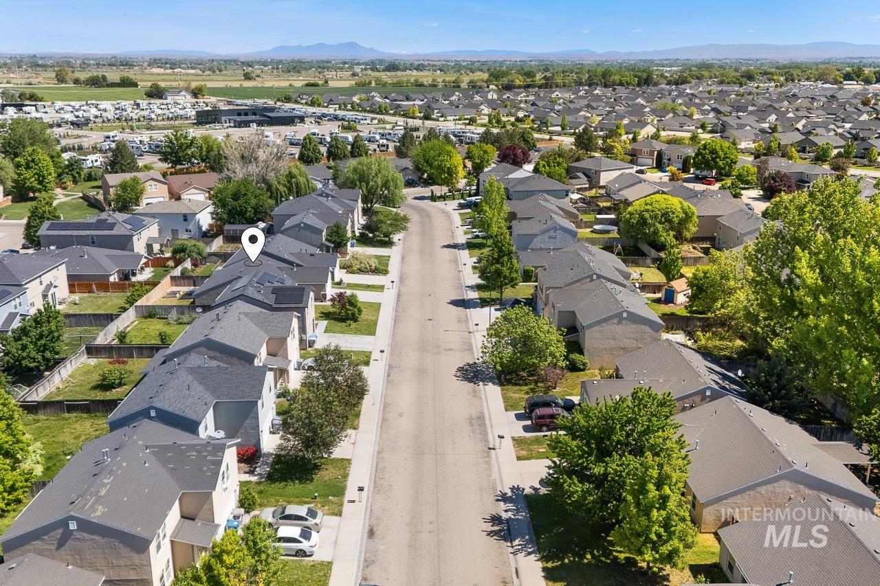 214 Parkmont Way, Caldwell, Idaho 83605, 3 Bedrooms, 2 Bathrooms, Residential For Sale, Price $345,000, 98986630
