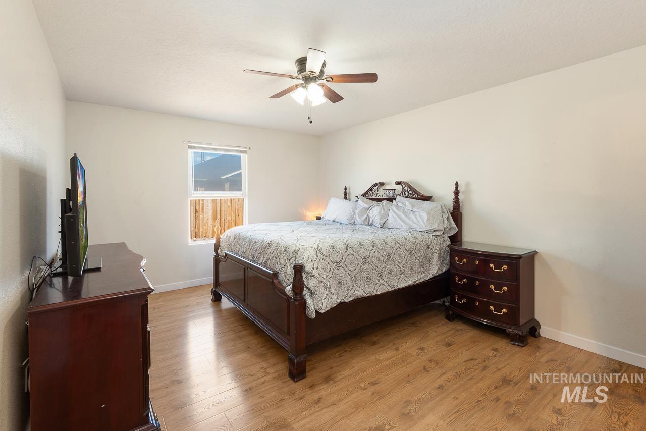 214 Parkmont Way, Caldwell, Idaho 83605, 3 Bedrooms, 2 Bathrooms, Residential For Sale, Price $345,000, 98986630