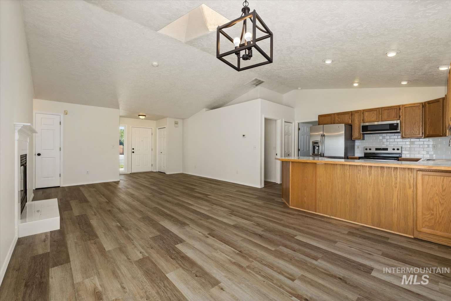 10304 W Silver City St, Boise, Idaho 83704, 3 Bedrooms, 2 Bathrooms, Residential For Sale, Price $437,900, 98986632