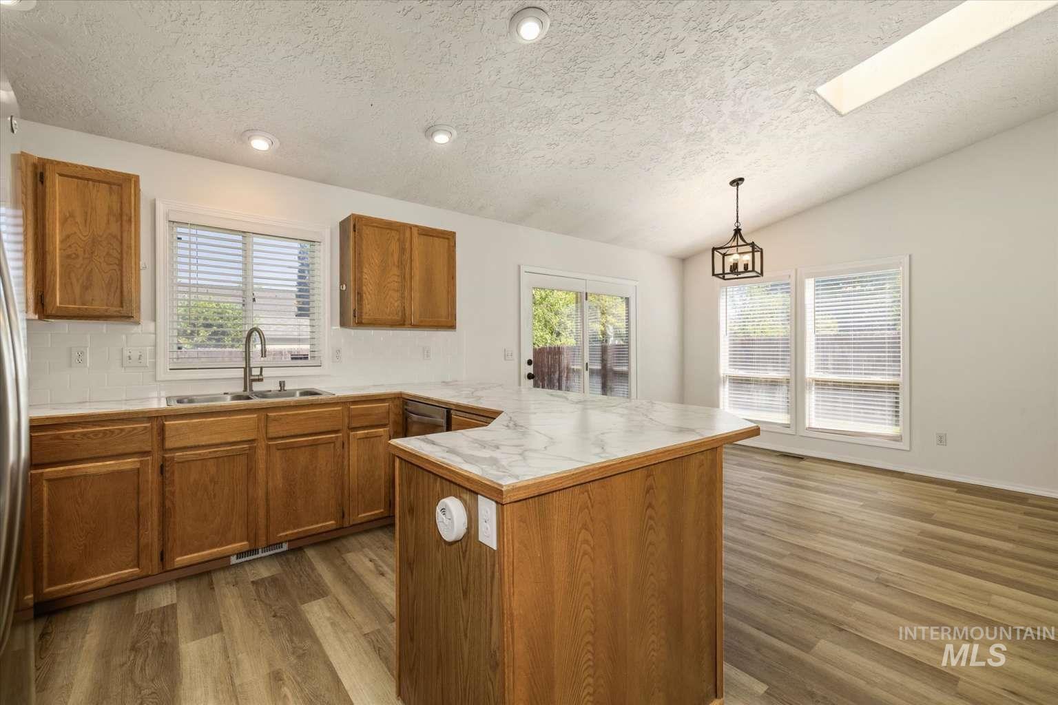 10304 W Silver City St, Boise, Idaho 83704, 3 Bedrooms, 2 Bathrooms, Residential For Sale, Price $437,900, 98986632