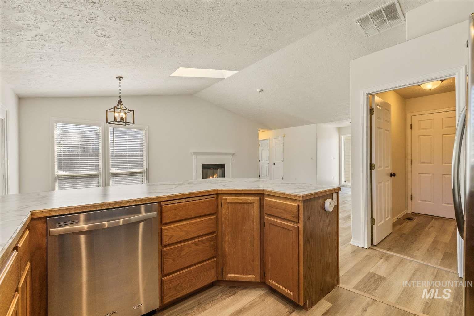 10304 W Silver City St, Boise, Idaho 83704, 3 Bedrooms, 2 Bathrooms, Residential For Sale, Price $437,900, 98986632