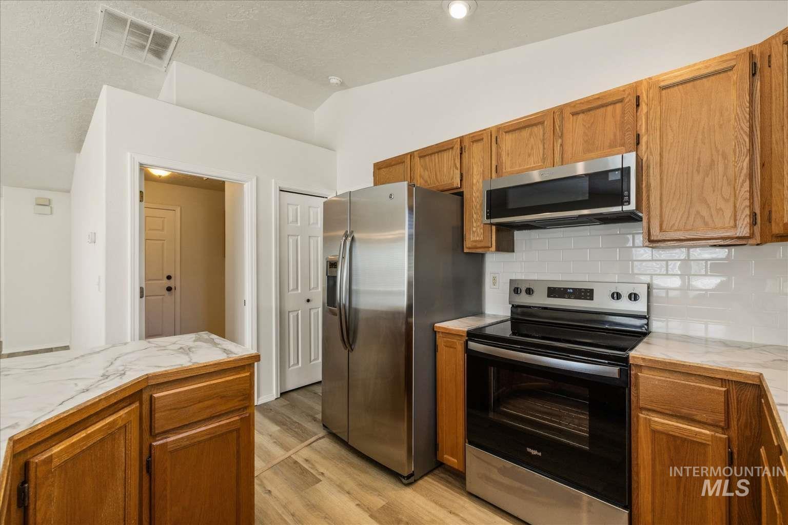 10304 W Silver City St, Boise, Idaho 83704, 3 Bedrooms, 2 Bathrooms, Residential For Sale, Price $437,900, 98986632