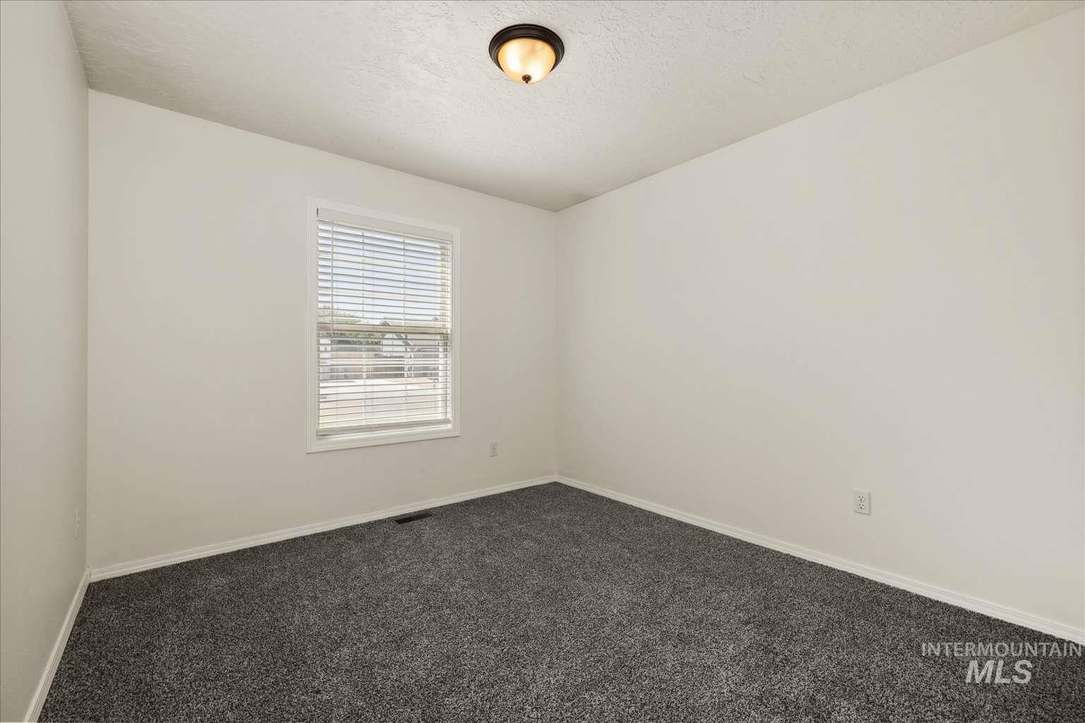 10304 W Silver City St, Boise, Idaho 83704, 3 Bedrooms, 2 Bathrooms, Residential For Sale, Price $437,900, 98986632